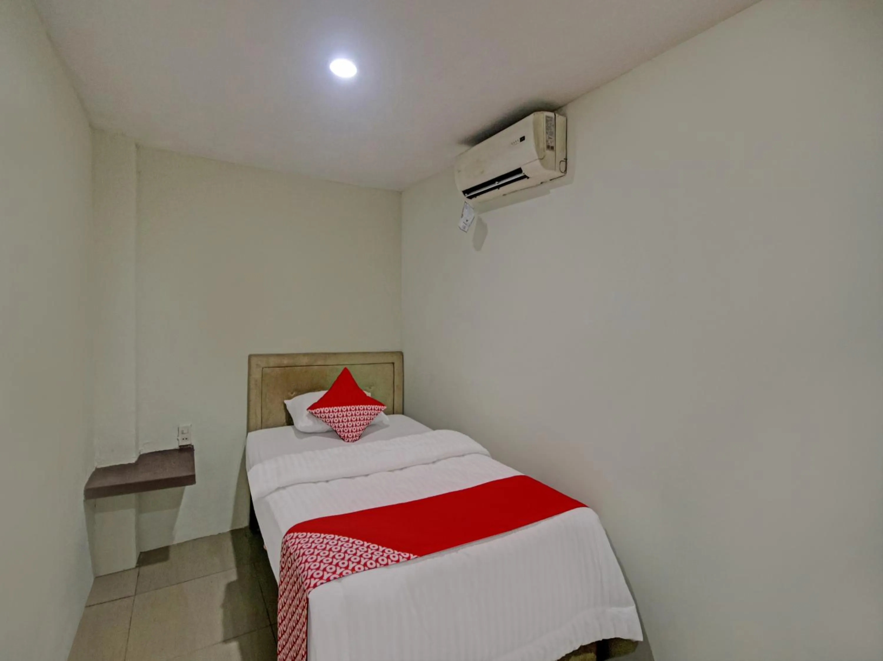 Bedroom in OYO 2574 Z Suites Hotel