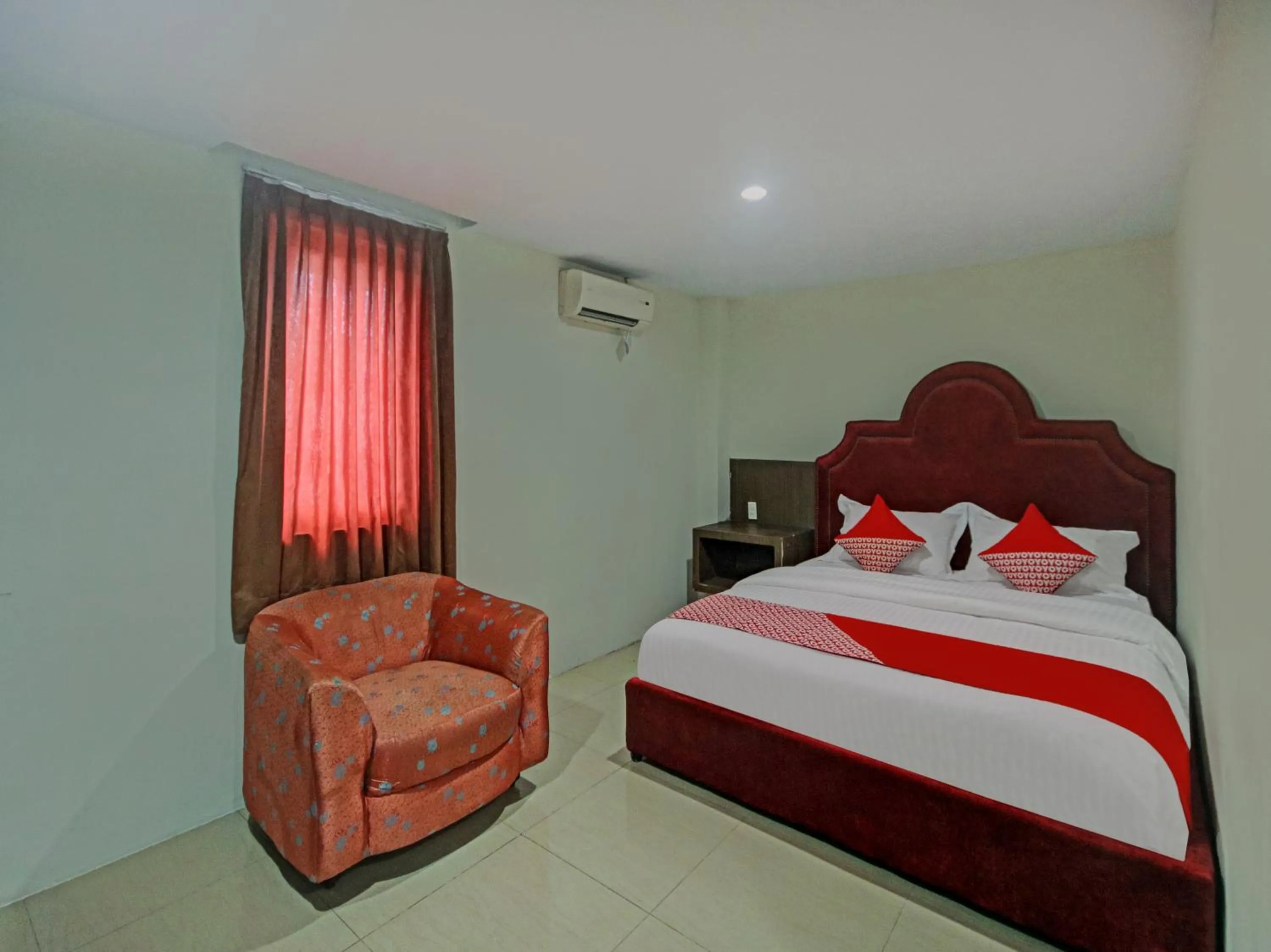 Bedroom in OYO 2574 Z Suites Hotel