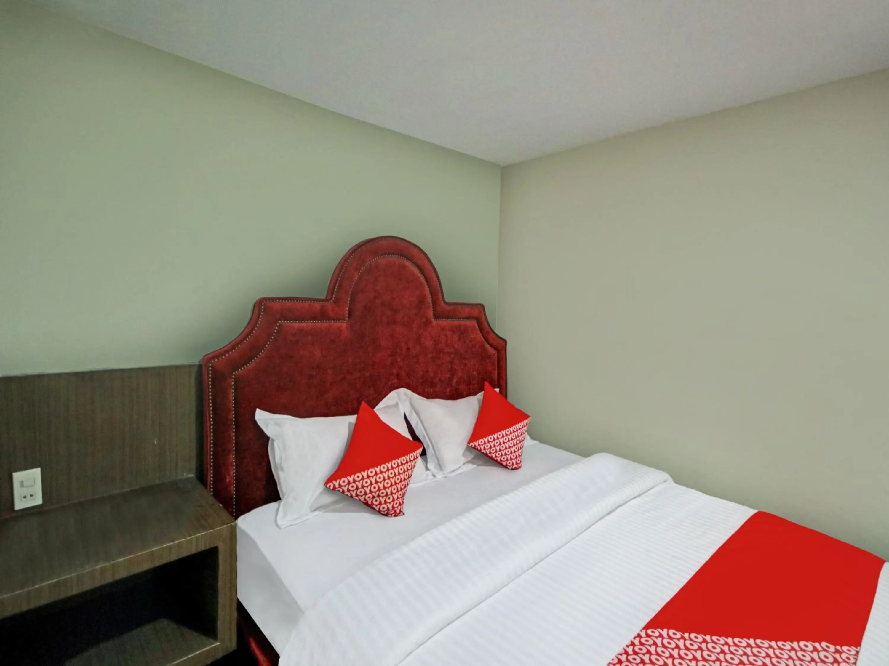 Bedroom in OYO 2574 Z Suites Hotel