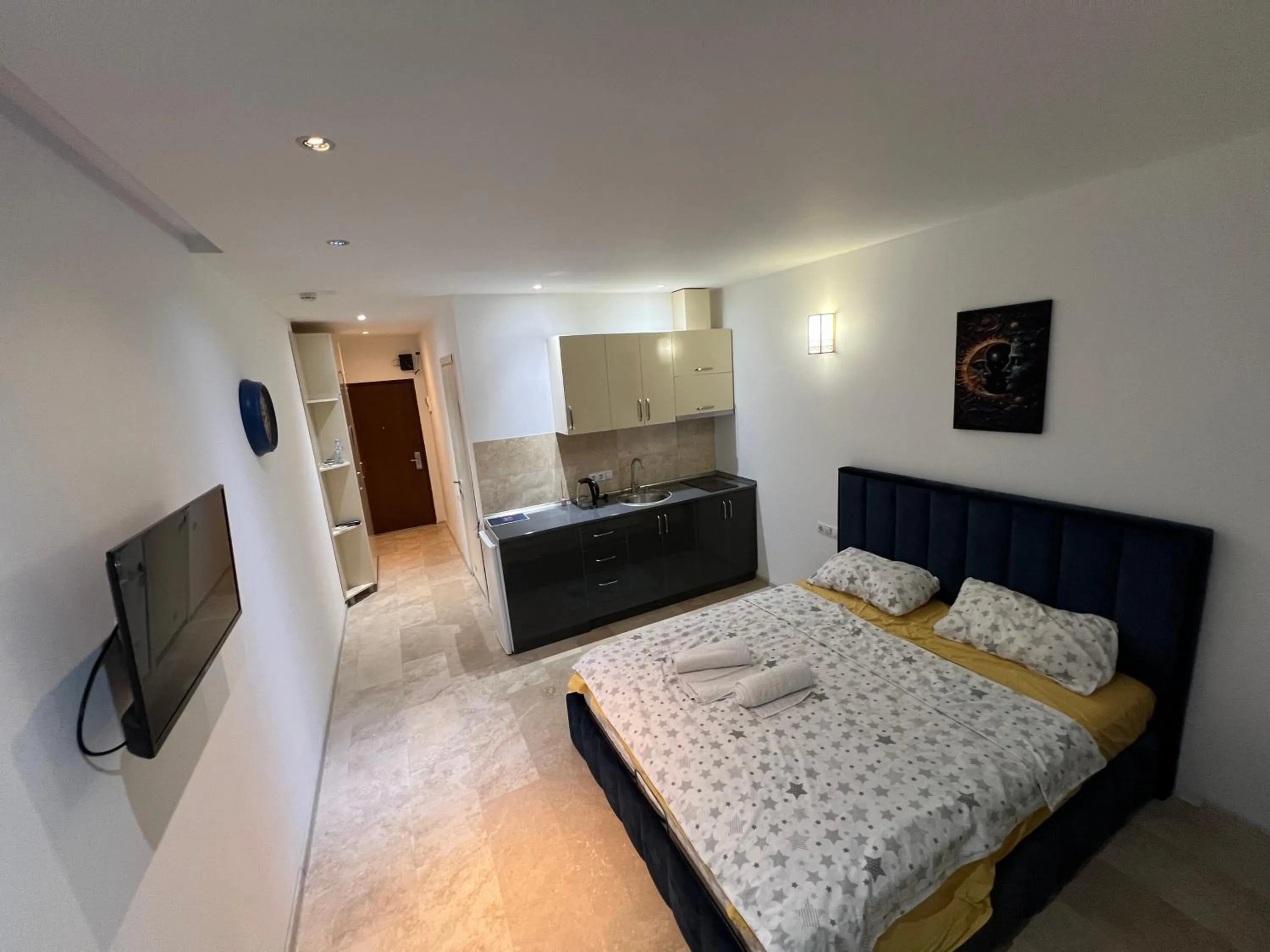 Communal lounge/ TV room, Bed in ORBI Residence LUXURY