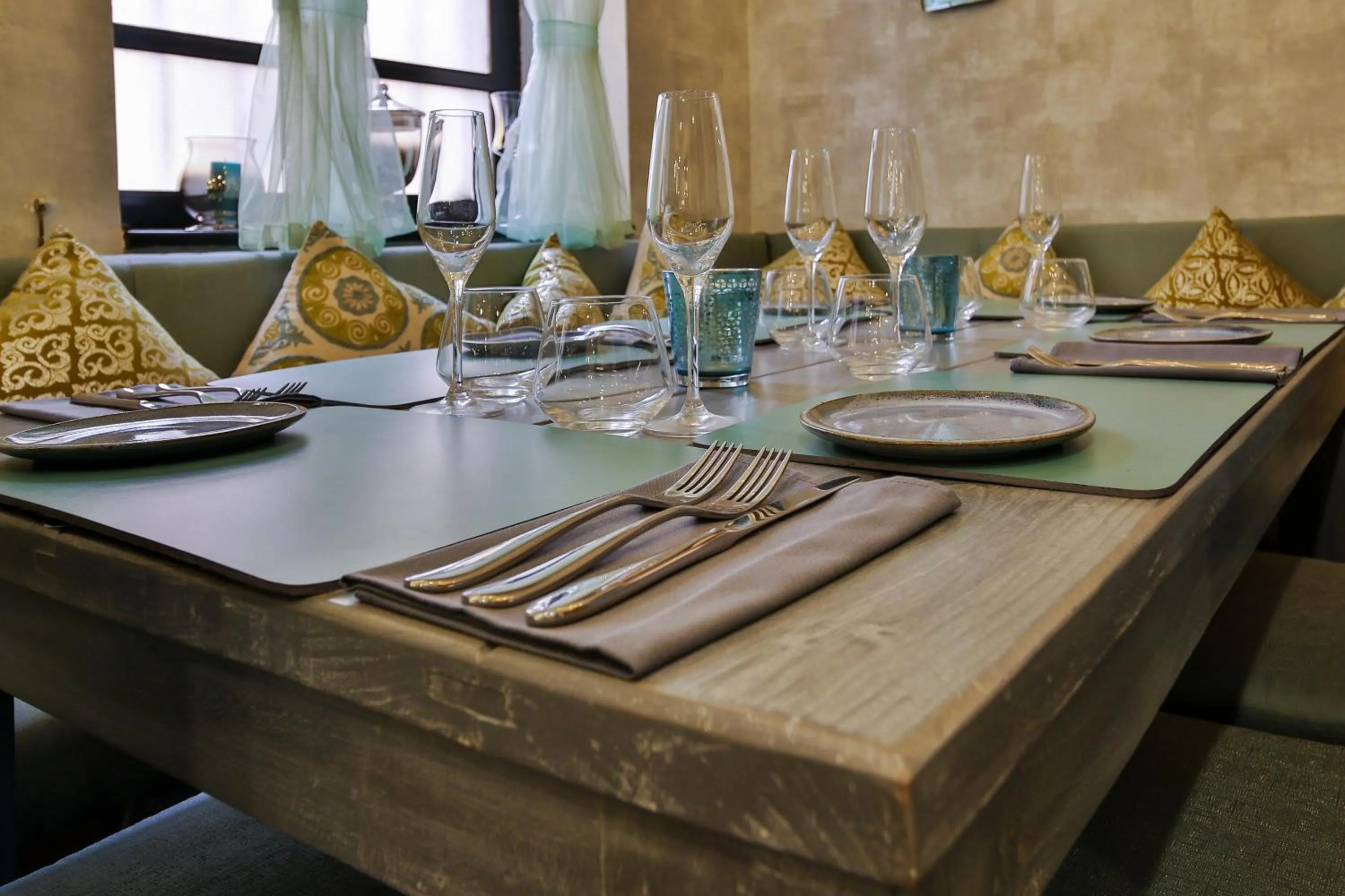 Restaurant/places to eat in La Maison by Dia Hotels and Homes