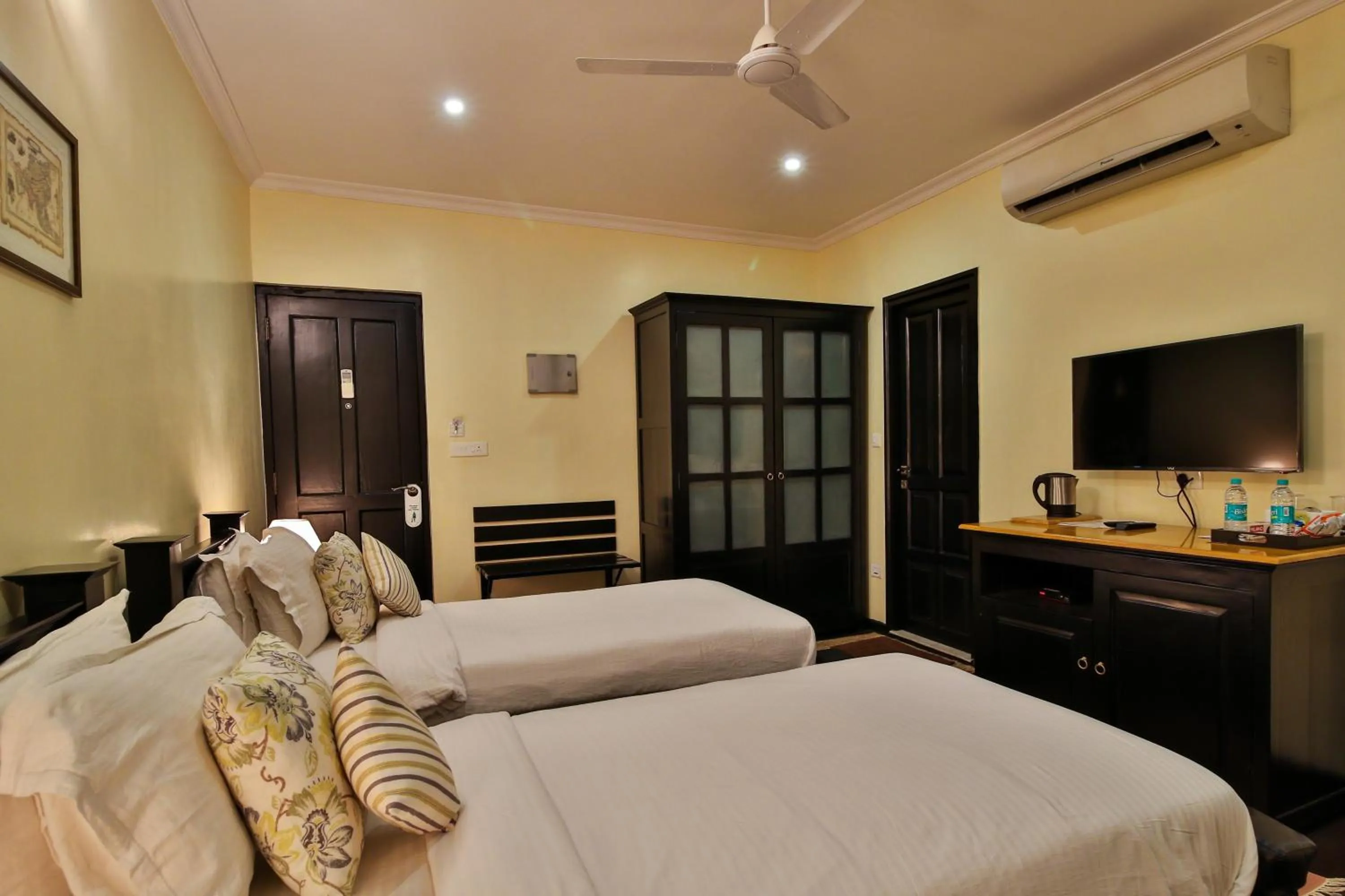 TV and multimedia, Bed in La Maison by Dia Hotels and Homes