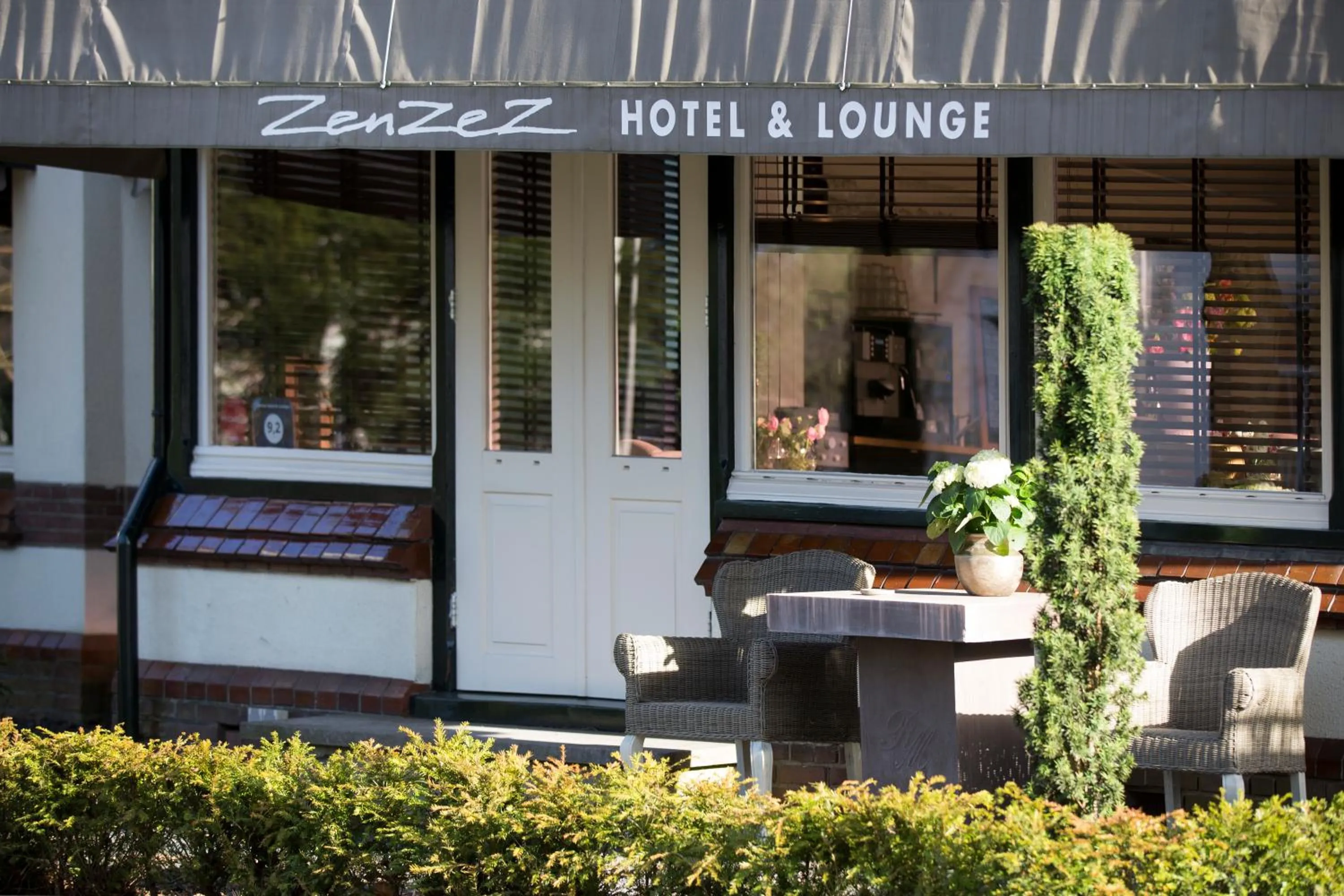 Property building in Zenzez Hotel & Lounge