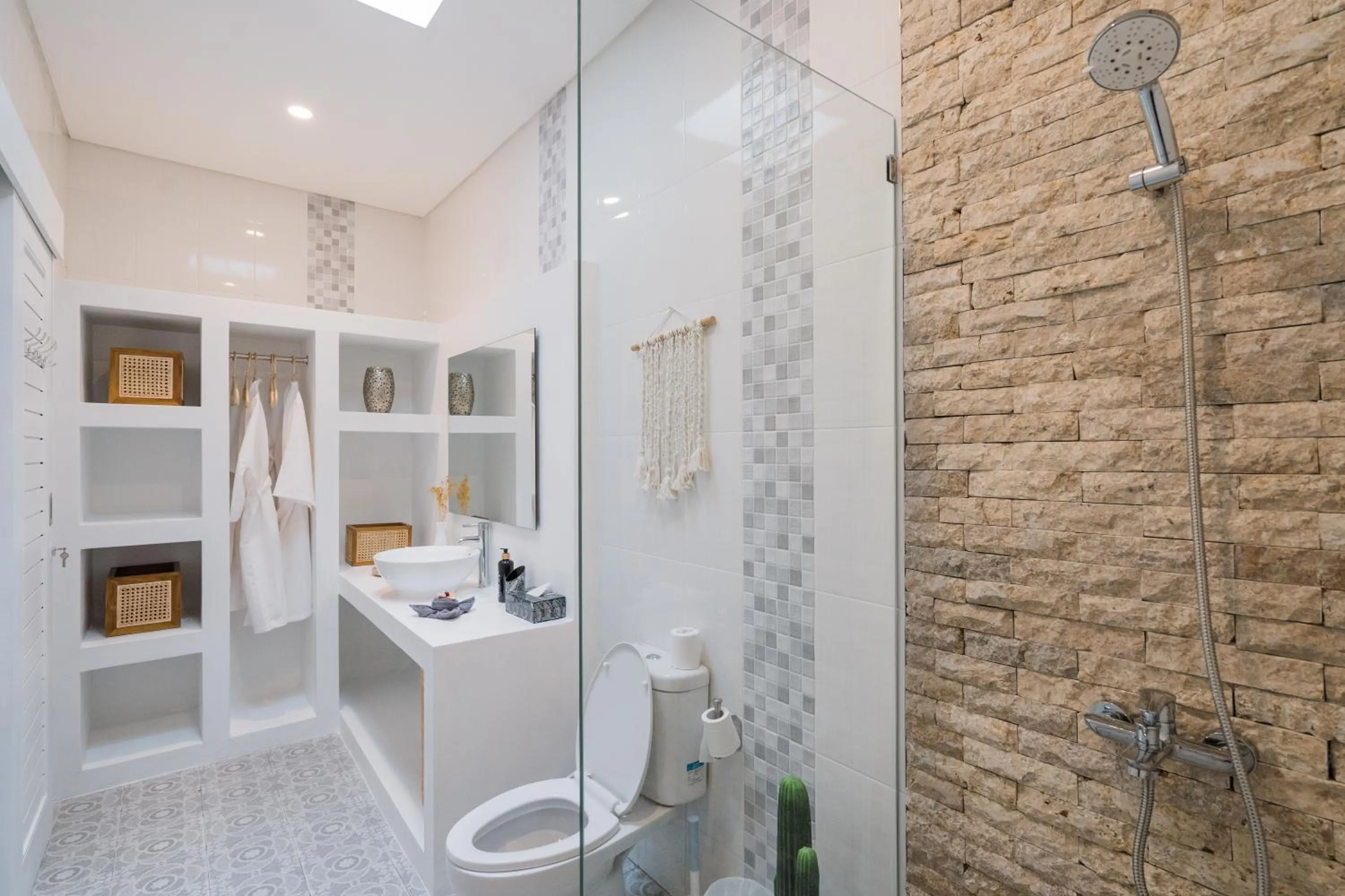 Shower in Villa Noni Kerobokan - By Bali Lyfe Venture