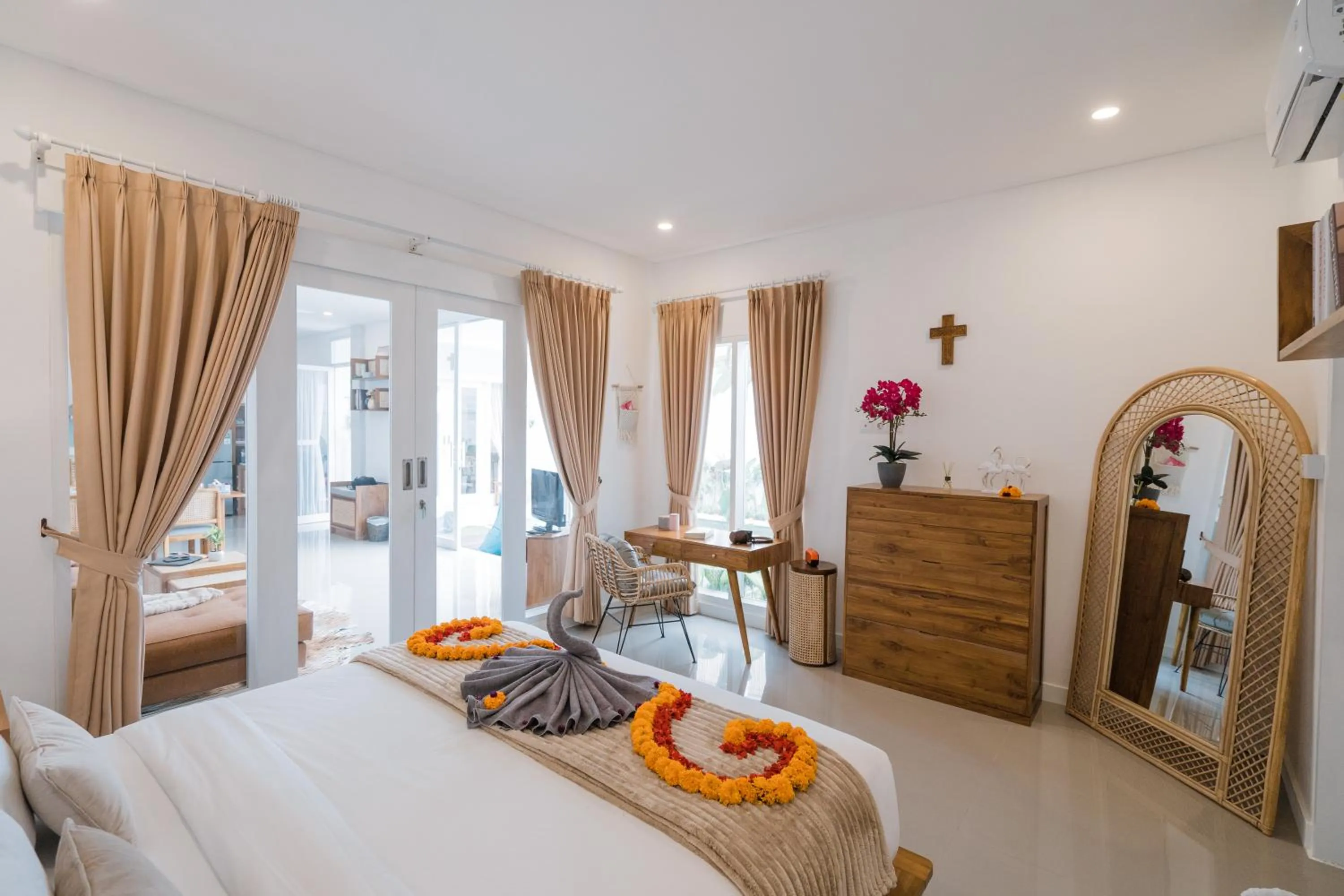 Bedroom, Bed in Villa Noni Kerobokan - By Bali Lyfe Venture