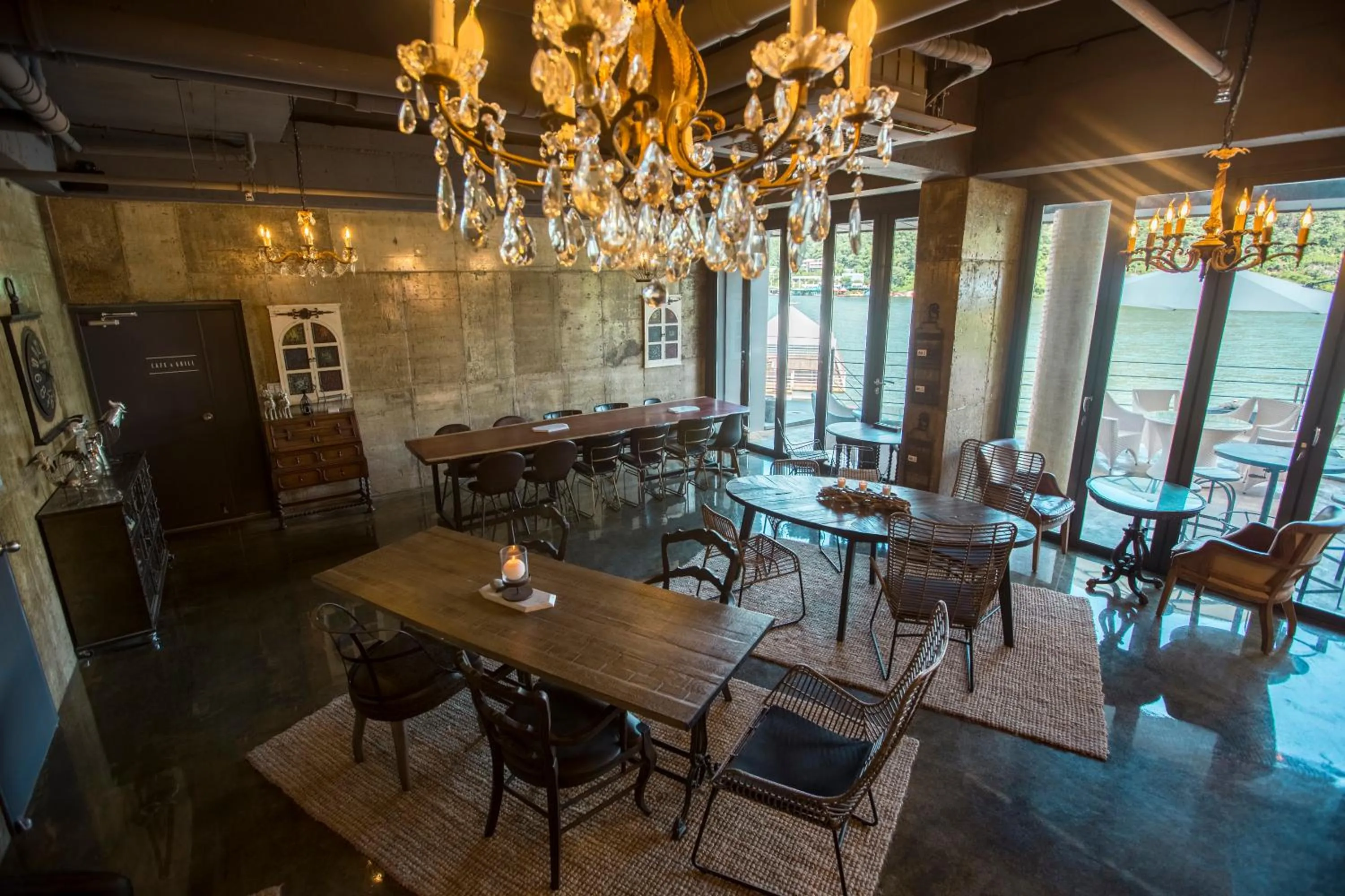 Restaurant/places to eat in SS Resort