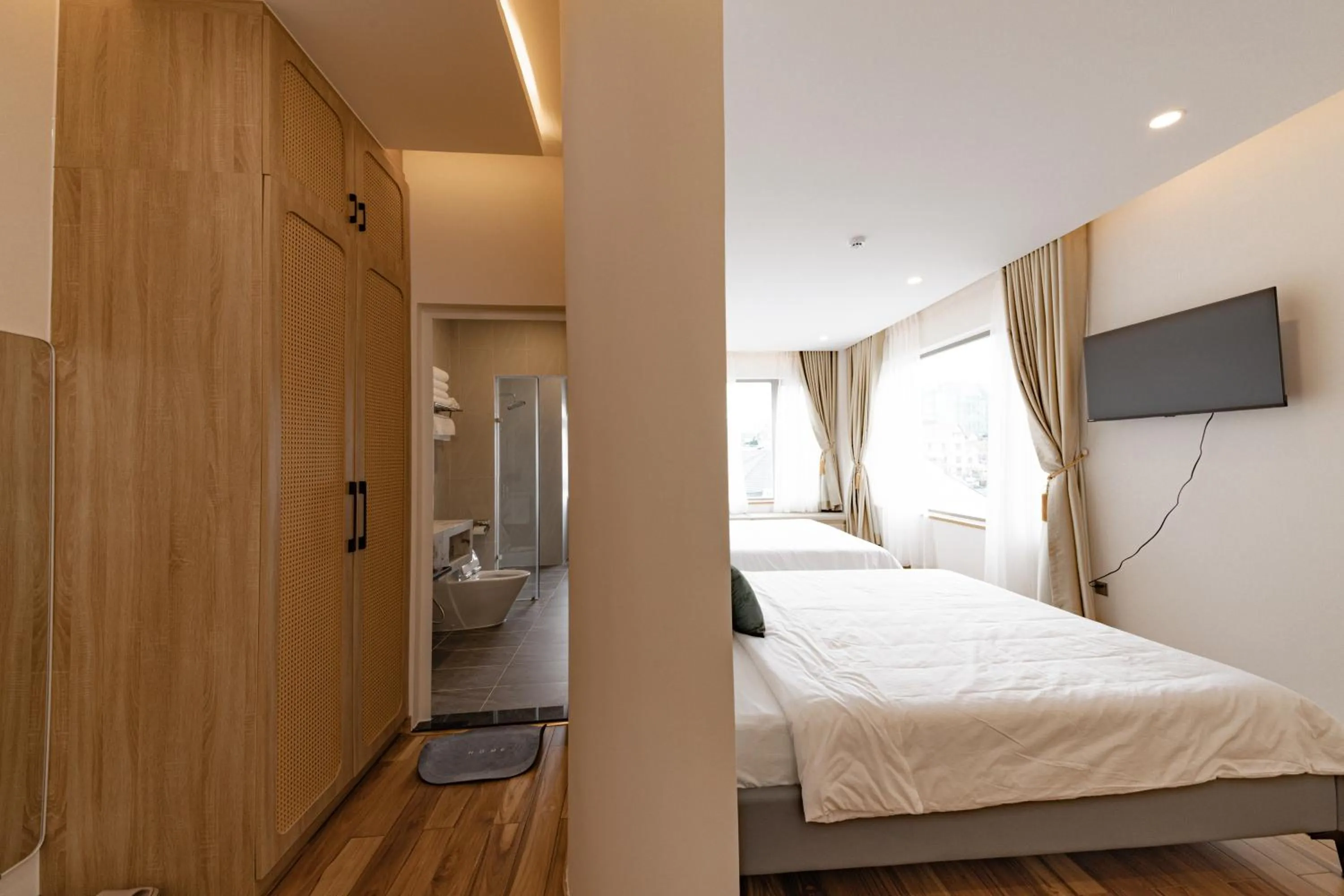 Photo of the whole room, Bed in Jodi Dalat Hotel