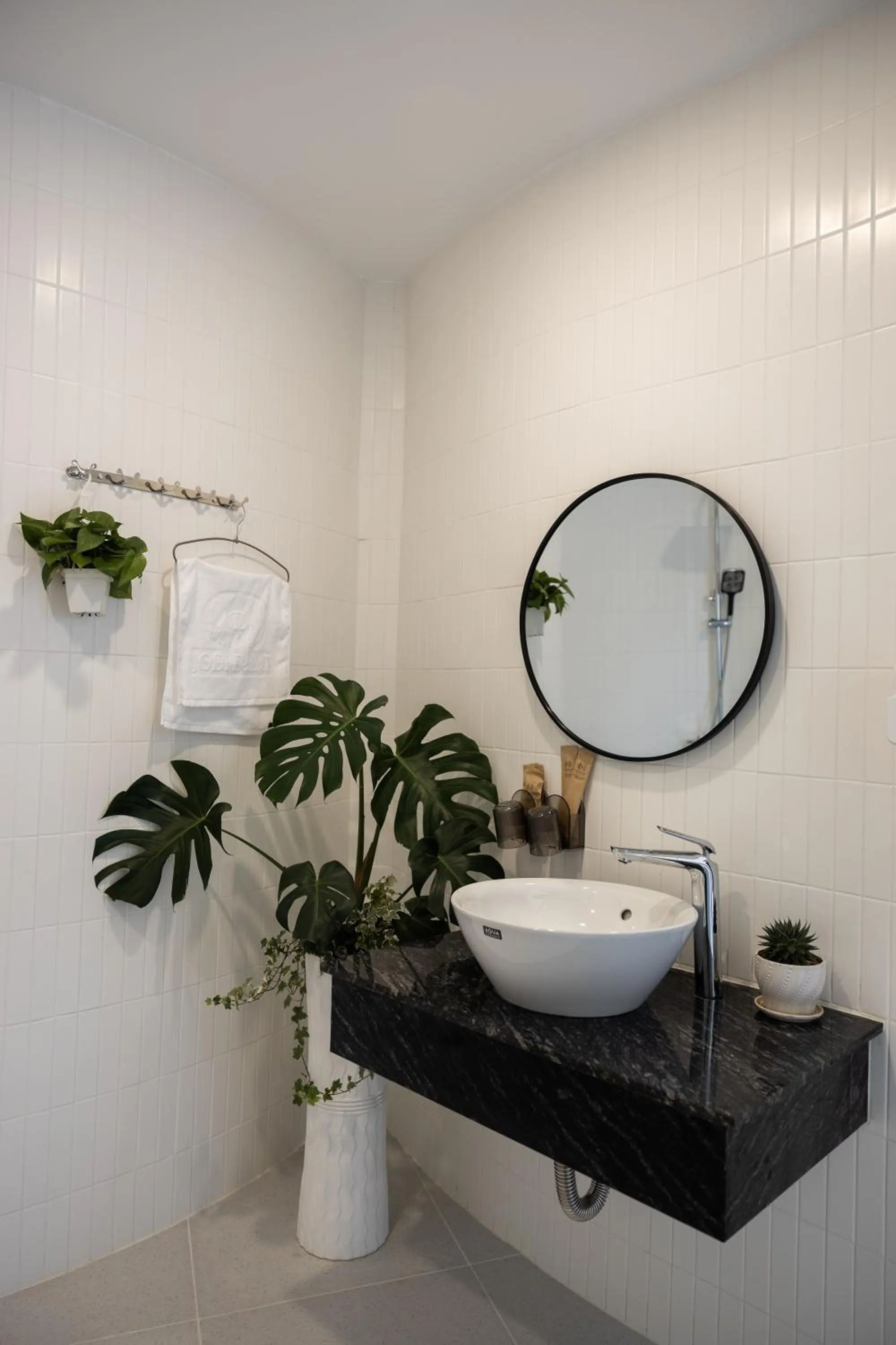 Shower in Jodi Dalat Hotel