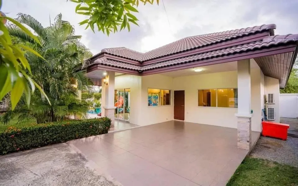 Garden in Unique Pool Villa Resort