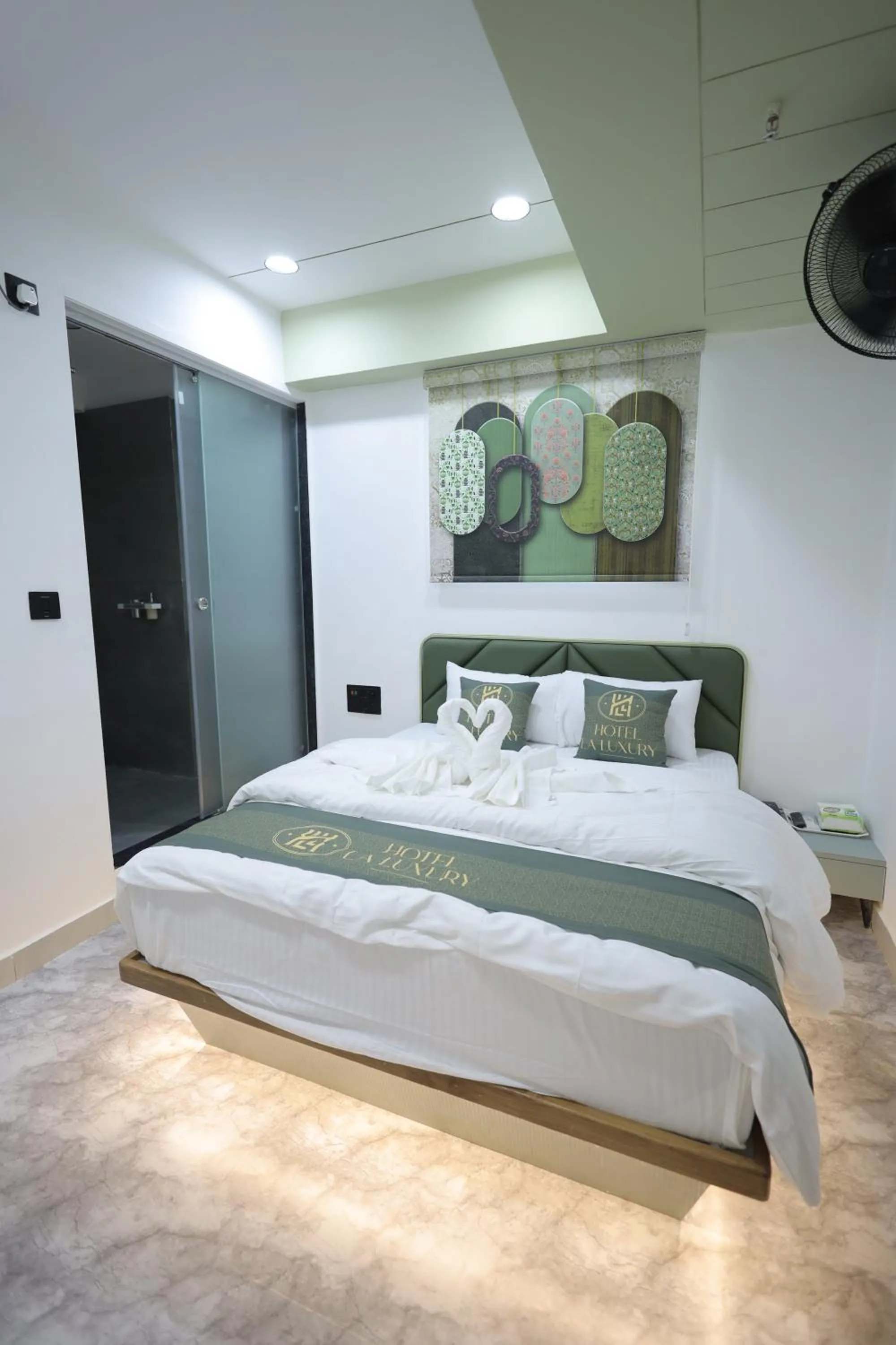 HOTEL LA LUXURY