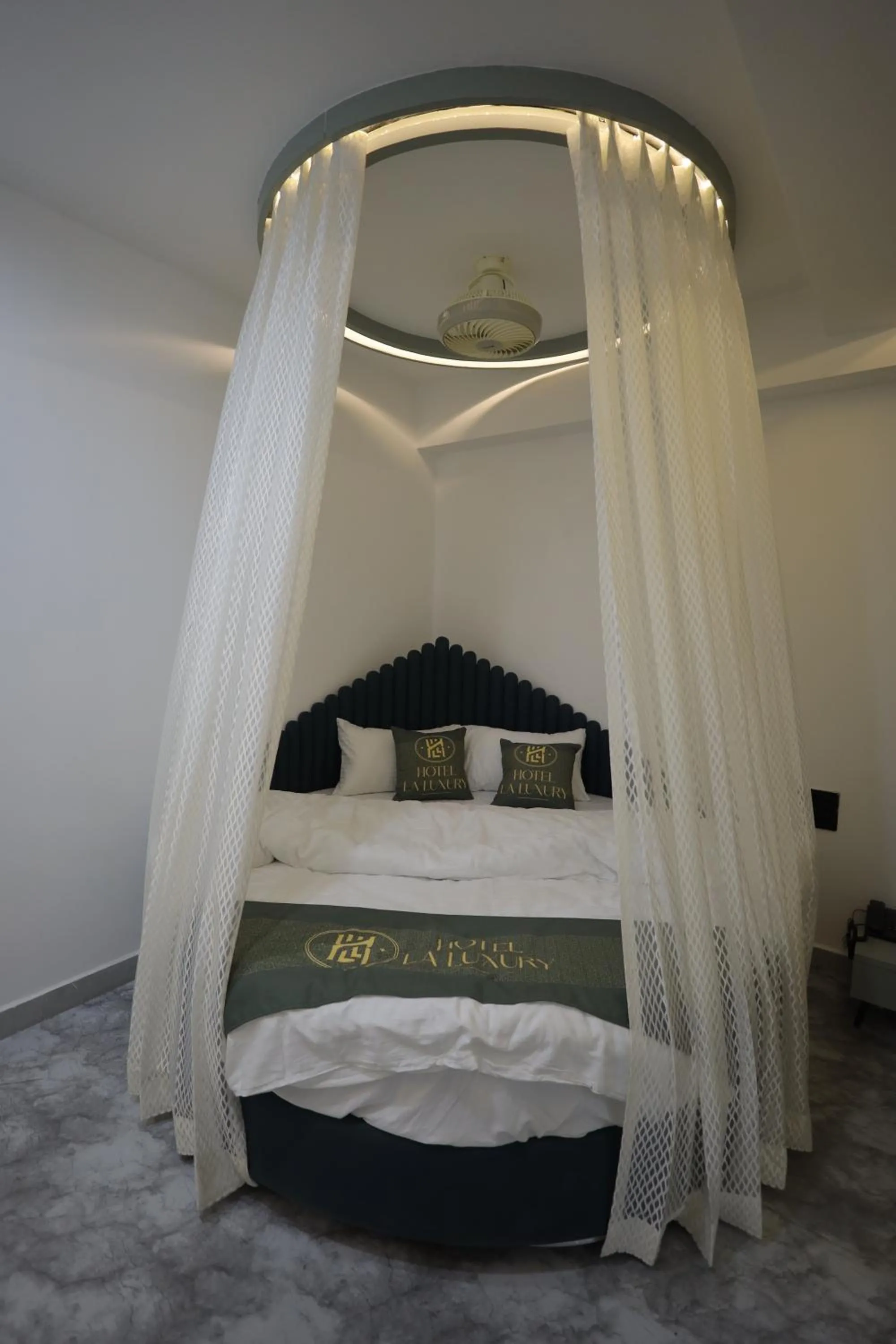HOTEL LA LUXURY