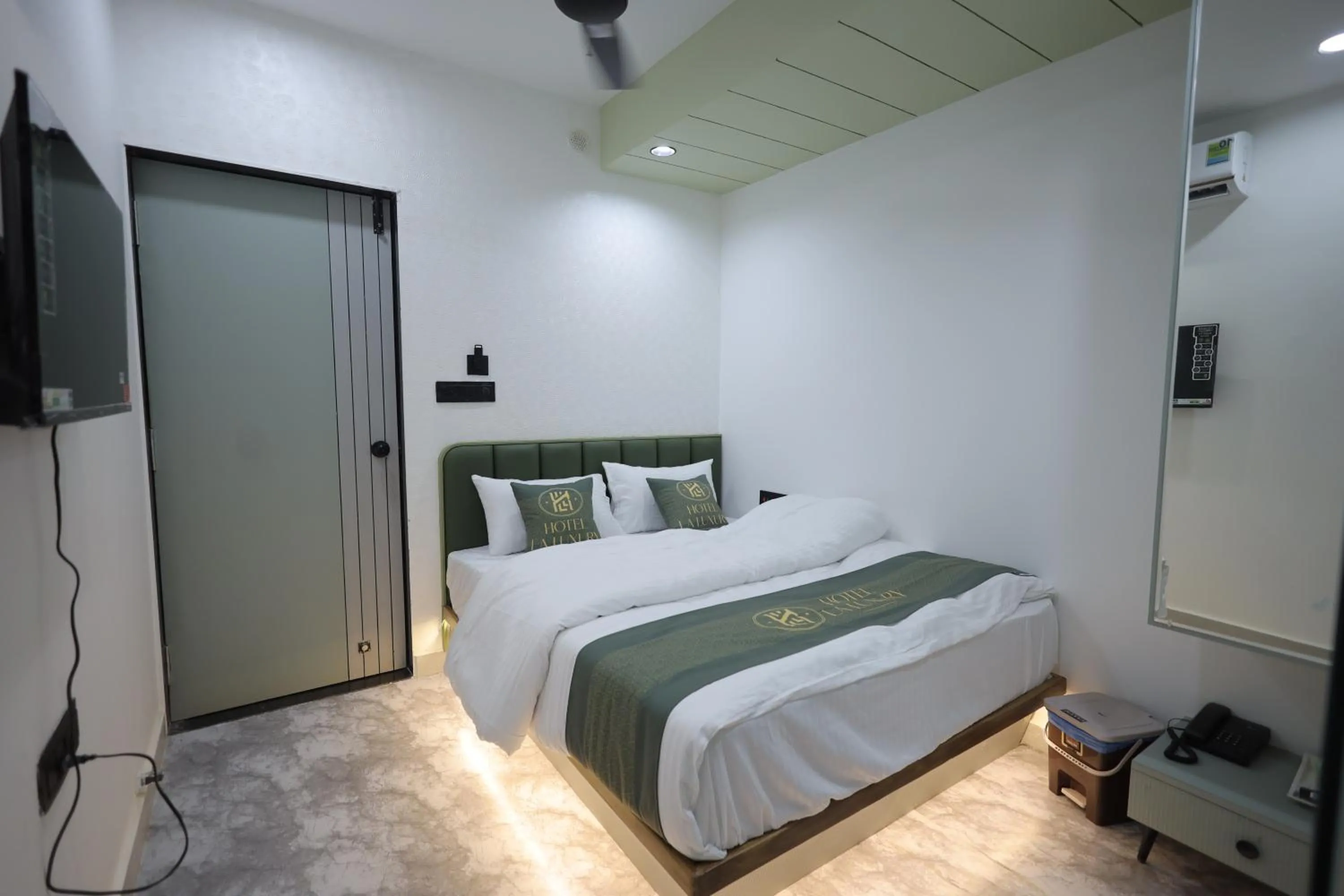 HOTEL LA LUXURY
