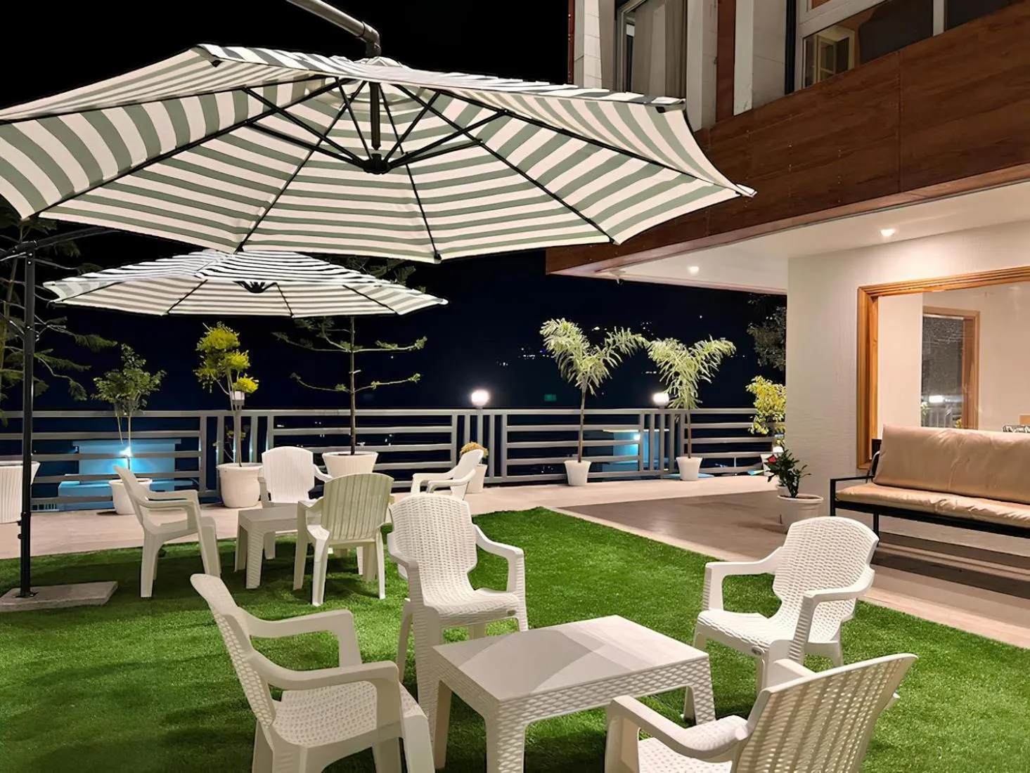 Property building in Hotel Rockland Residency