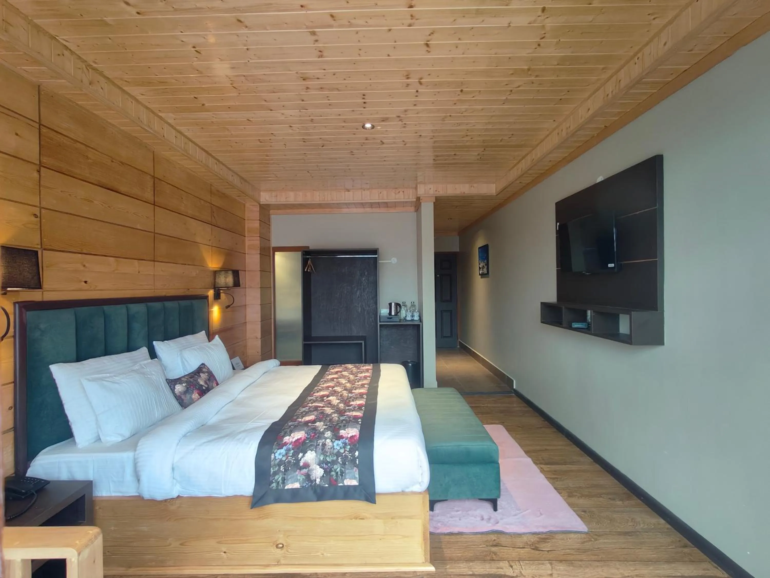 Bedroom, Bed in Mount Bayul Shangri-La Resort