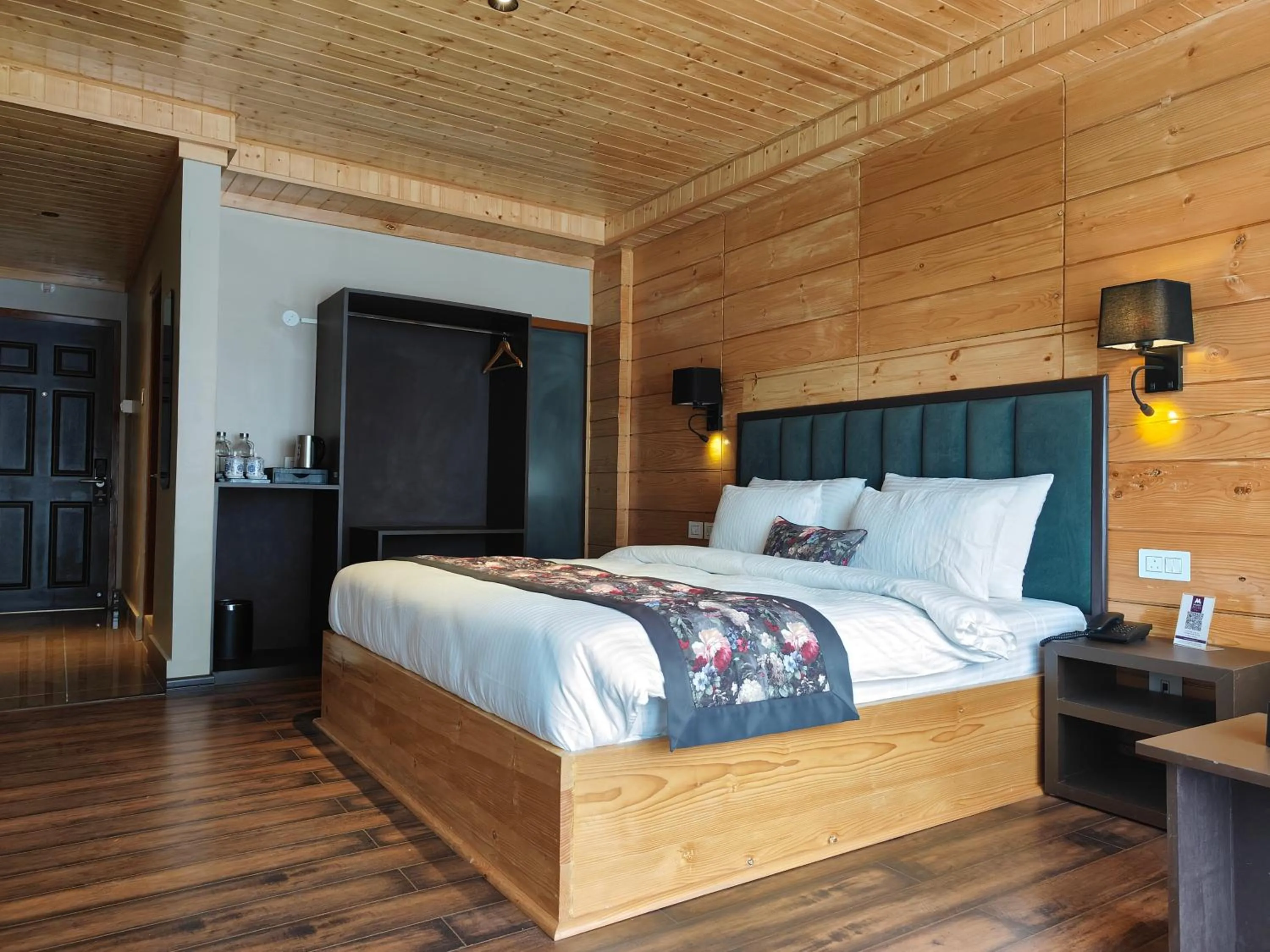 Bedroom, Bed in Mount Bayul Shangri-La Resort