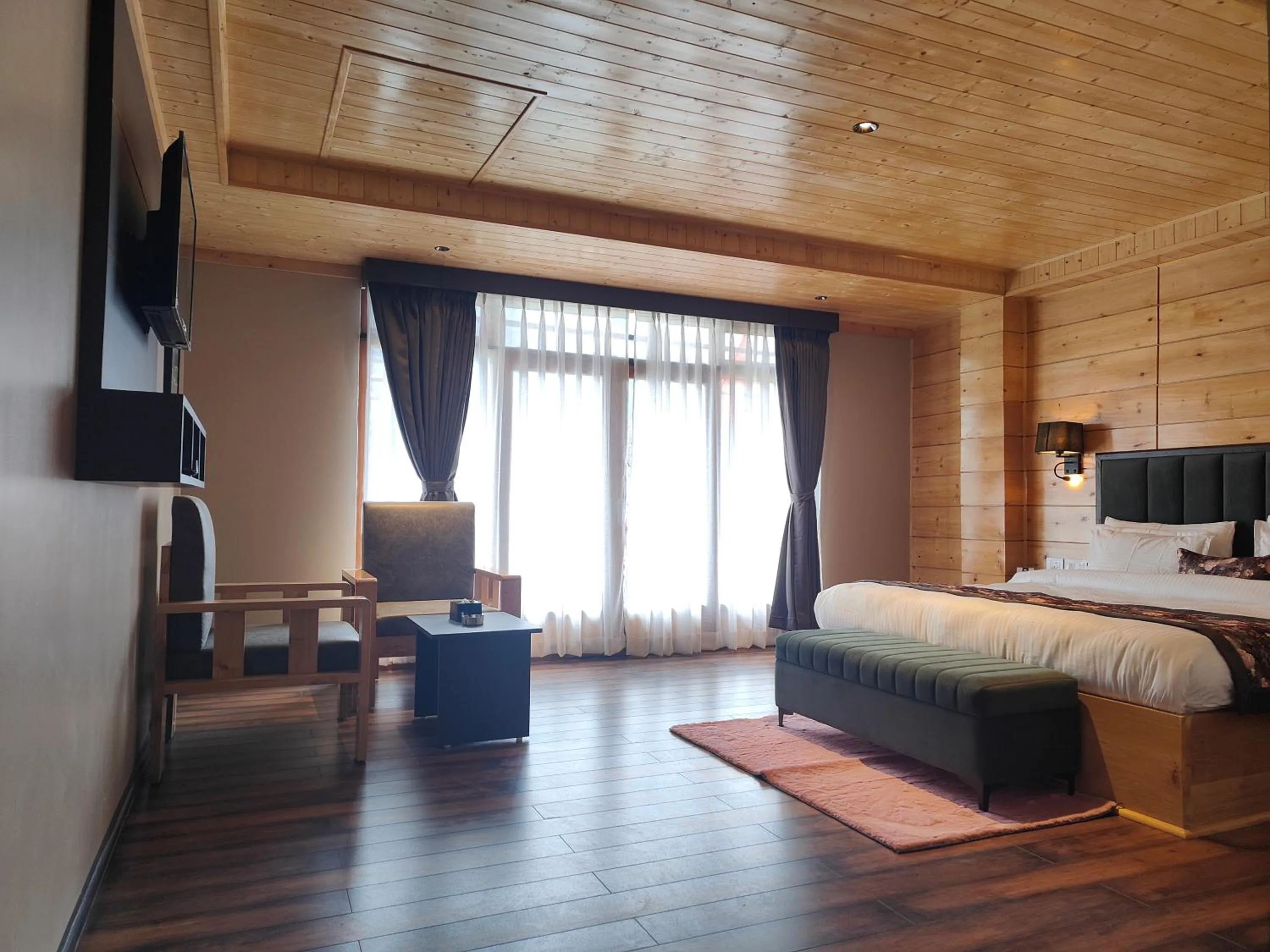 Bedroom, Bed in Mount Bayul Shangri-La Resort