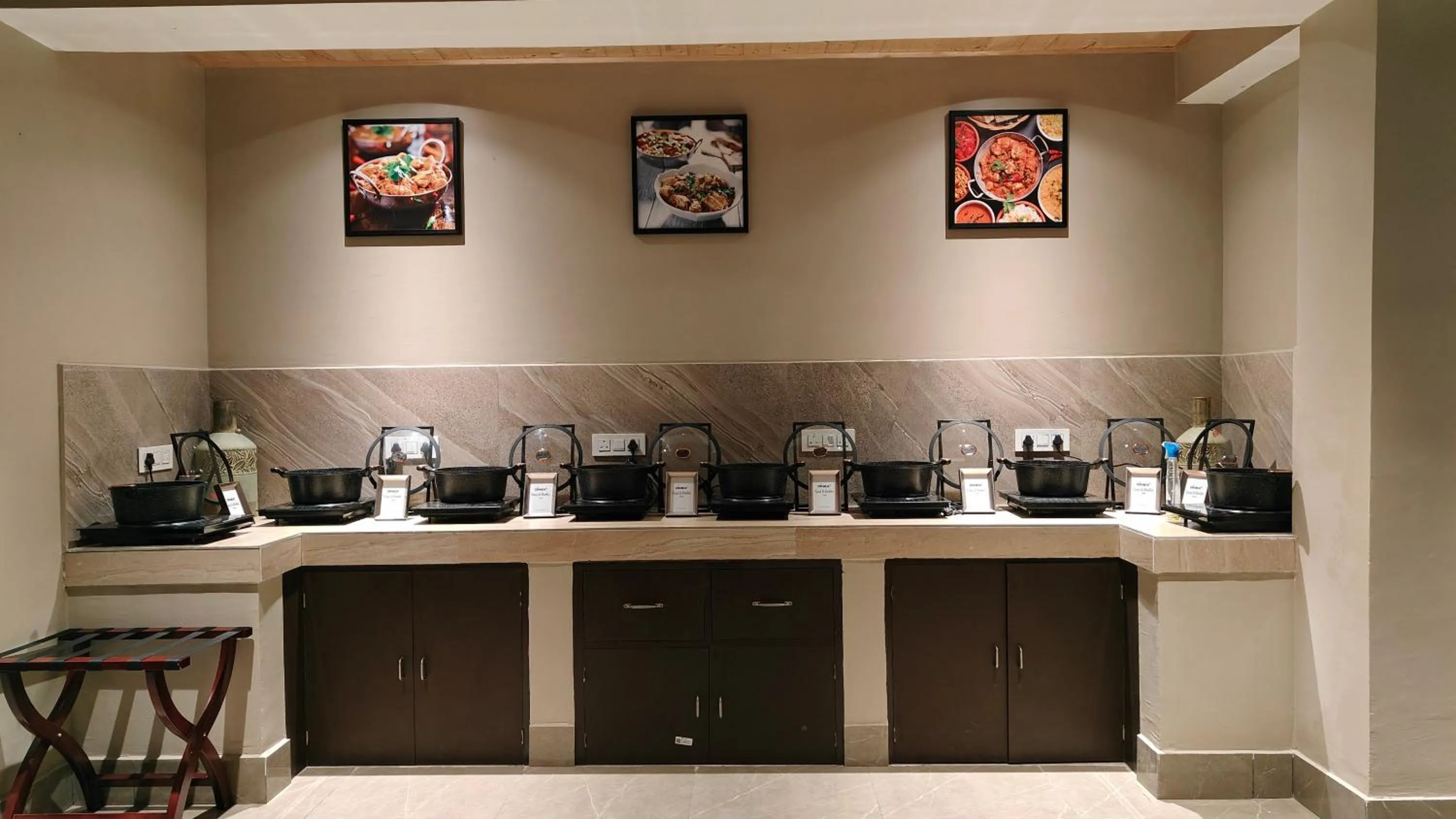 Restaurant/places to eat in Mount Bayul Shangri-La Resort