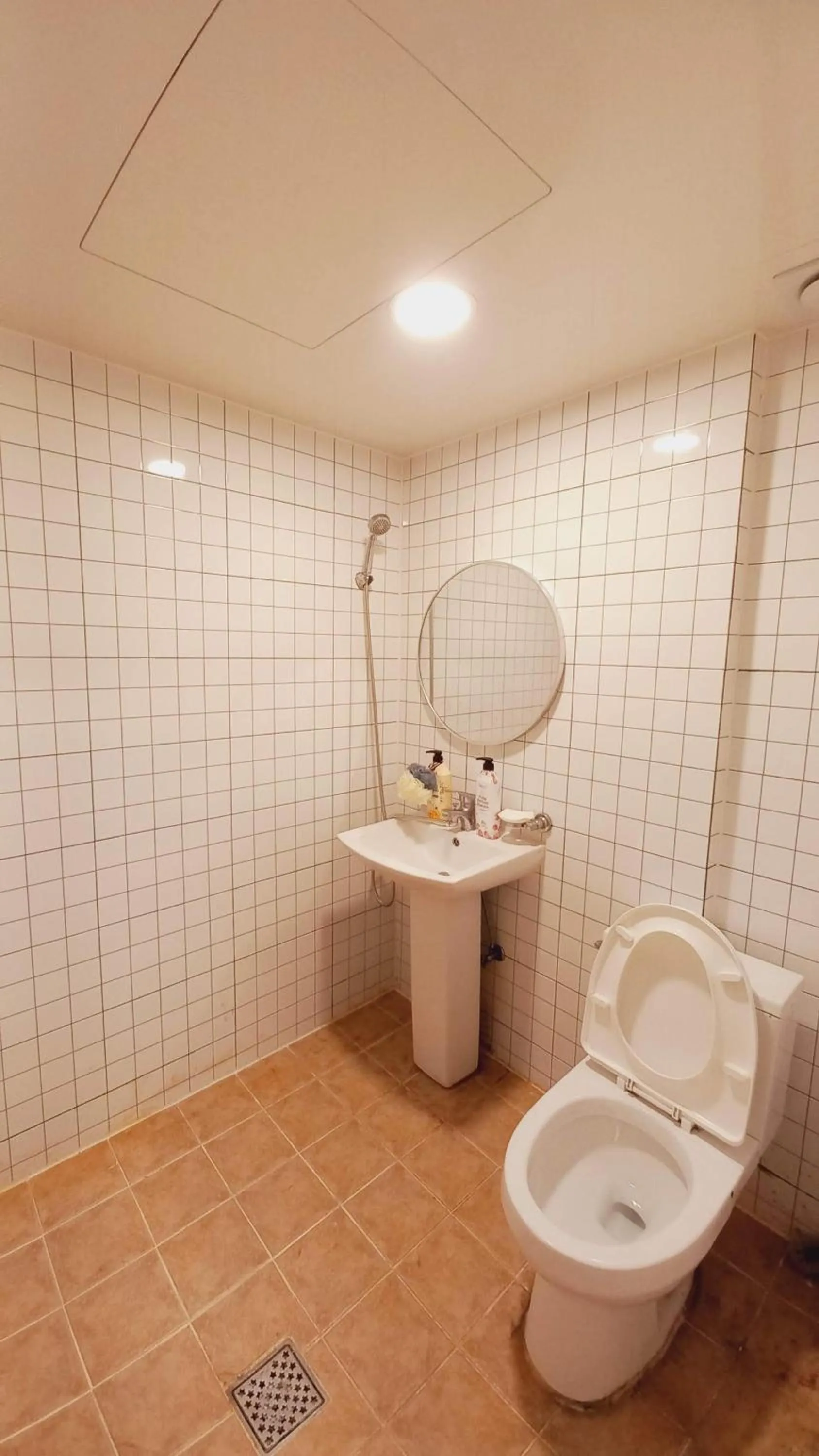 Bathroom in G Yongsan Inn