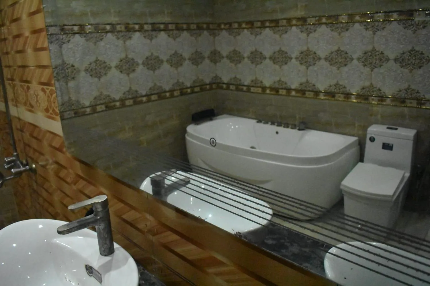 Bathroom in Grand AlFateh Hotel