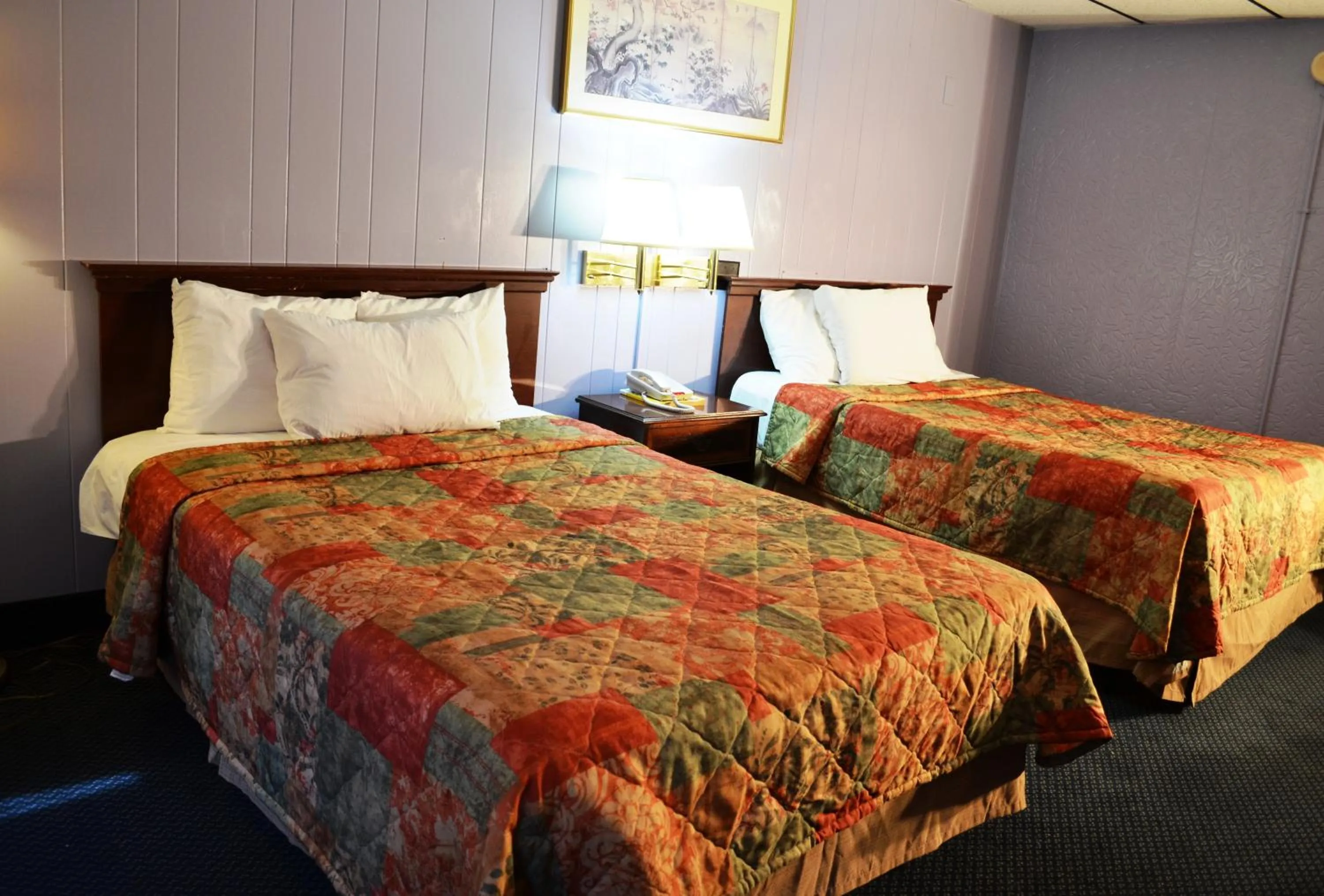 Bedroom, Bed in Economy Inn Bluefield