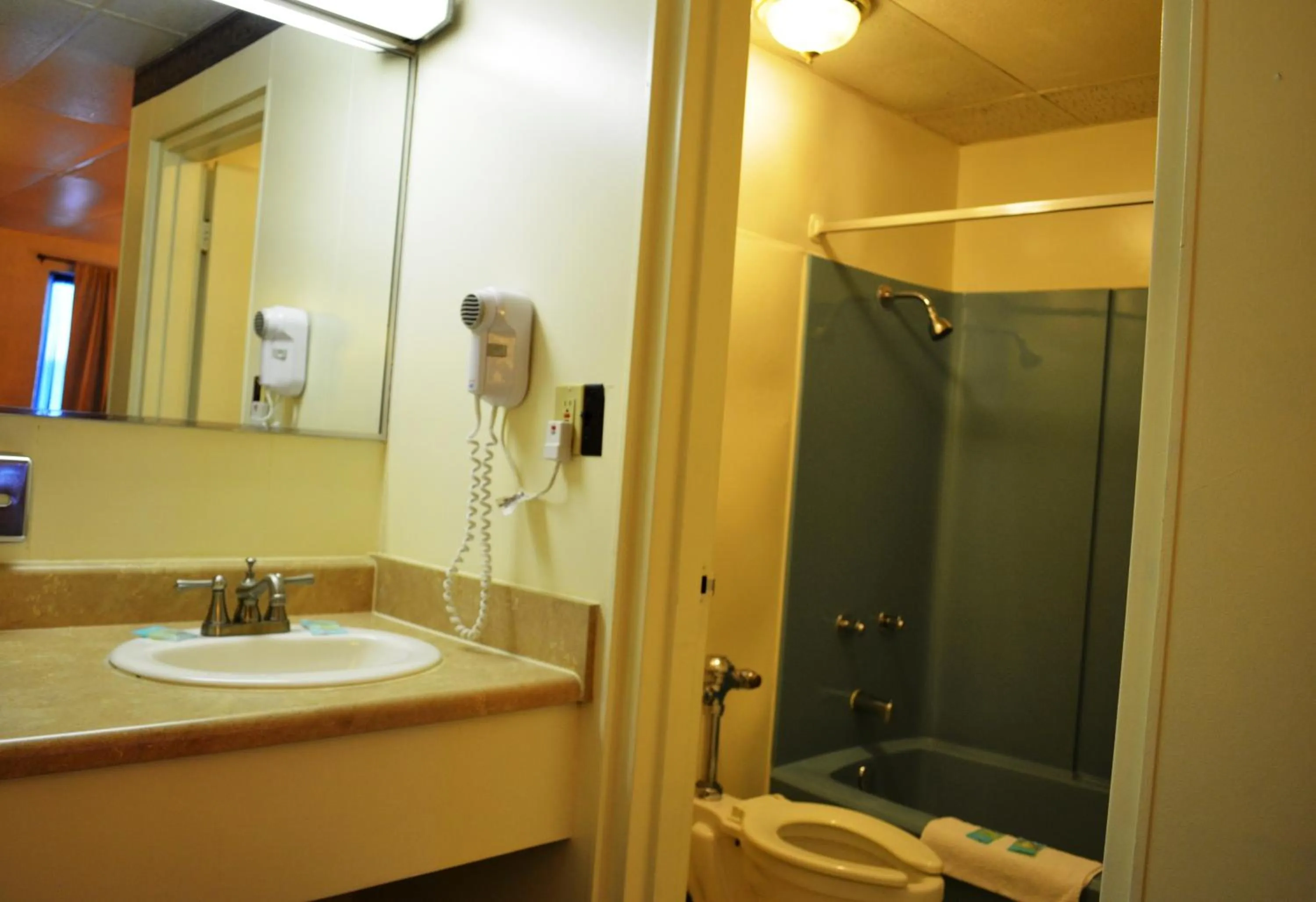 Bathroom in Economy Inn Bluefield