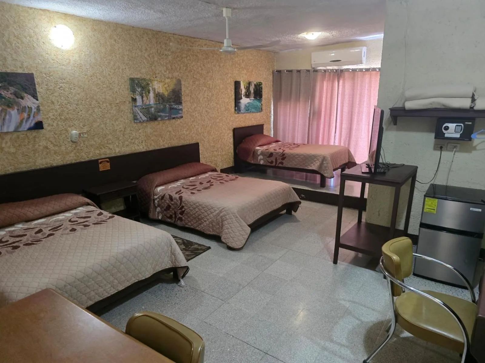 Bed in Hotel Riviera