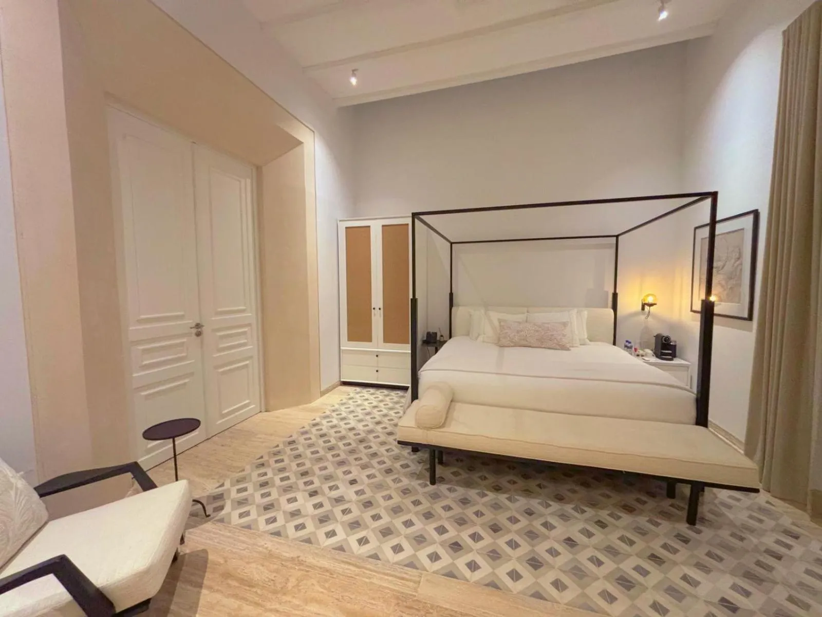 Bed in Casa Continental Hotel Boutique & Suites - Adults Only