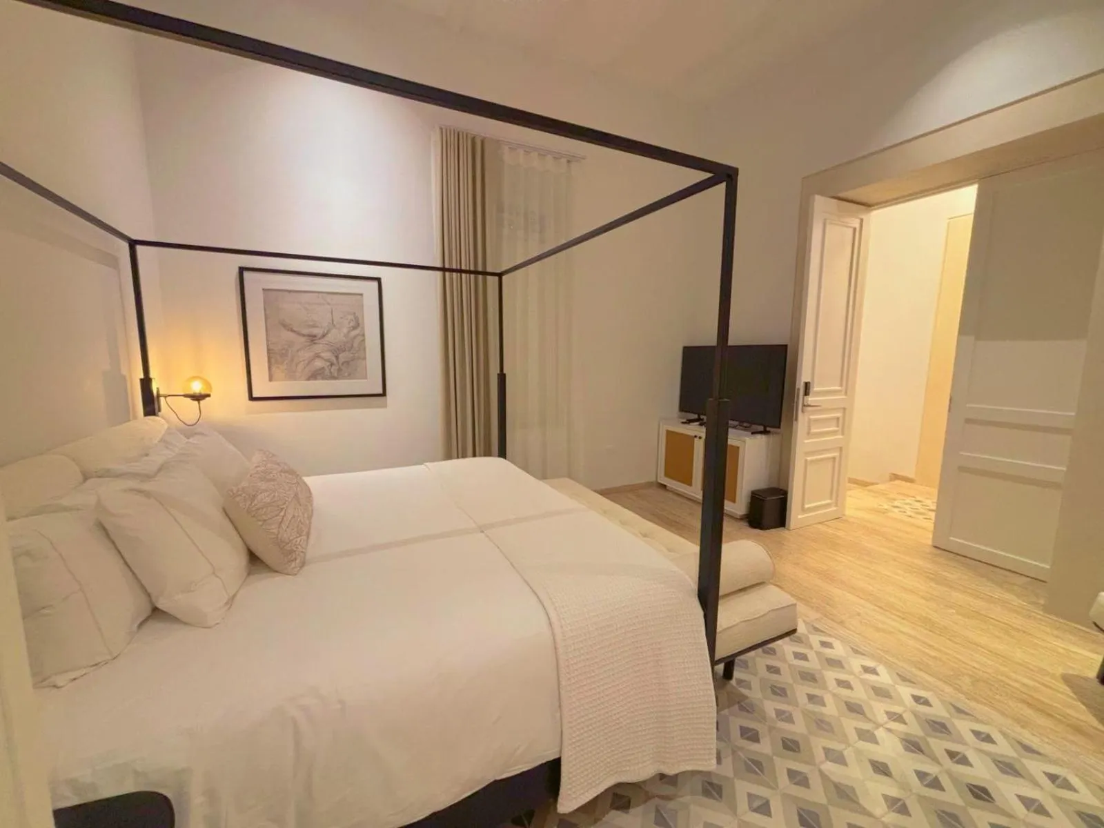 Bed in Casa Continental Hotel Boutique & Suites - Adults Only