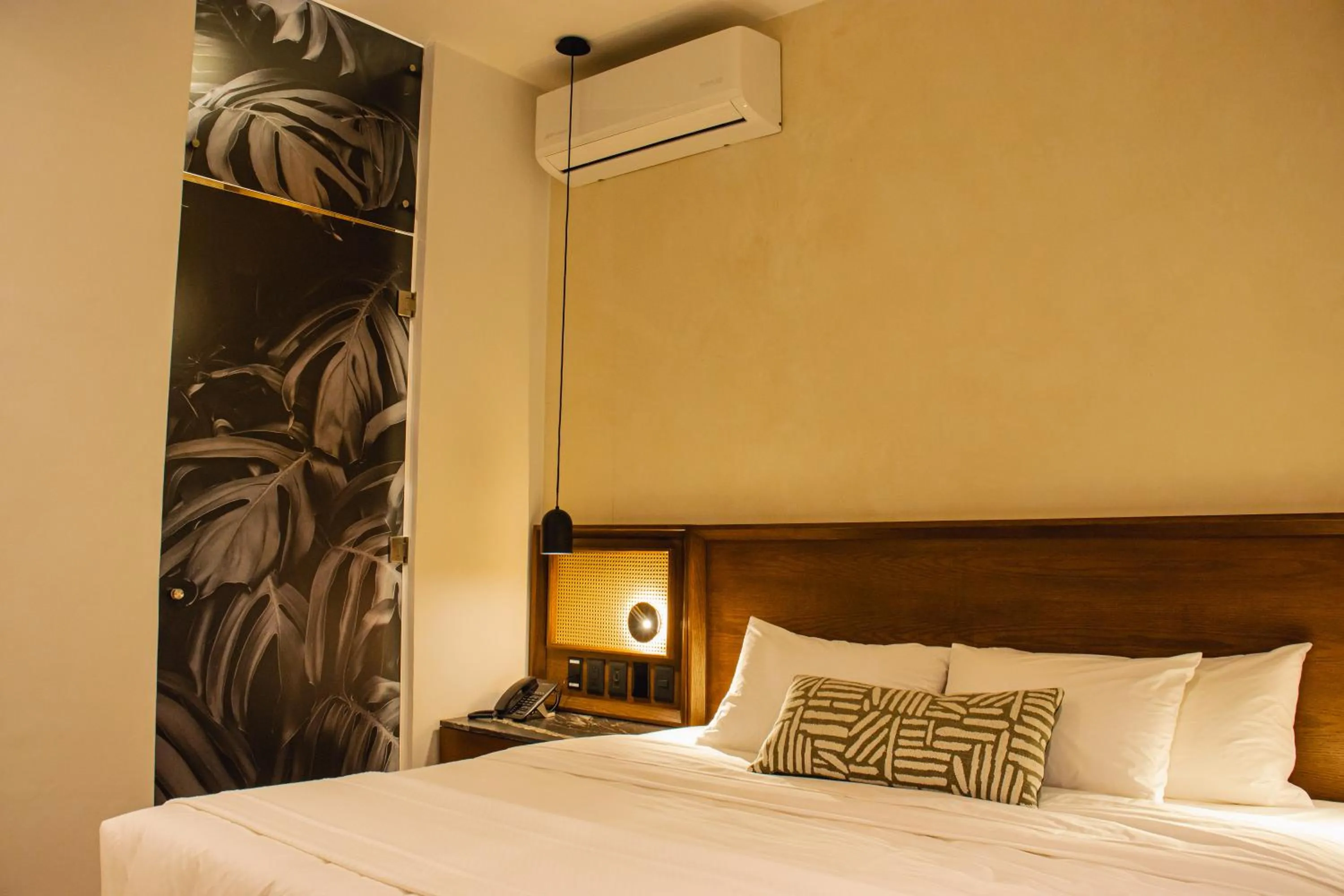 air conditioner, Bed in Casa Continental Hotel Boutique & Suites - Adults Only