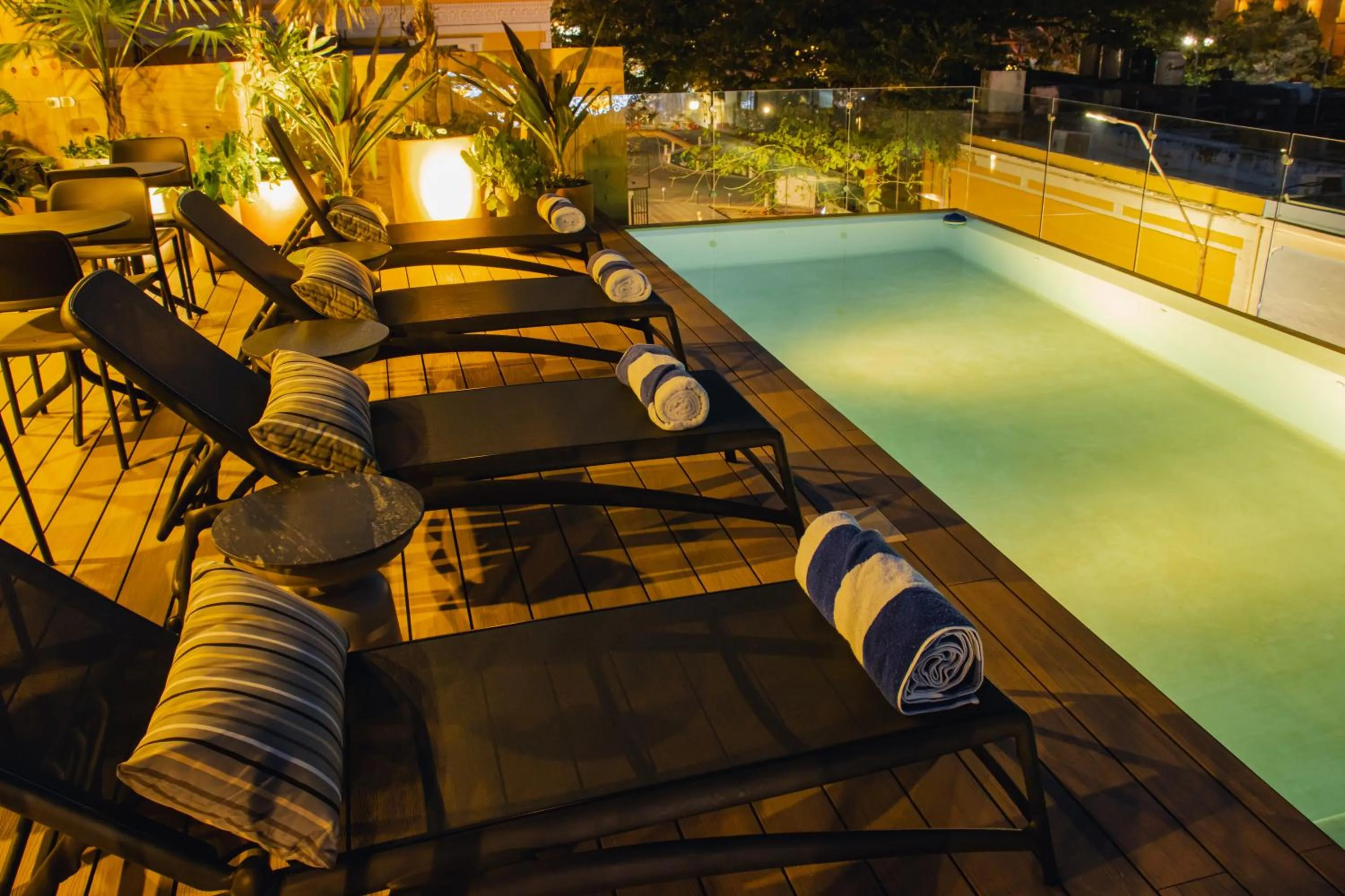 Night in Casa Continental Hotel Boutique & Suites - Adults Only