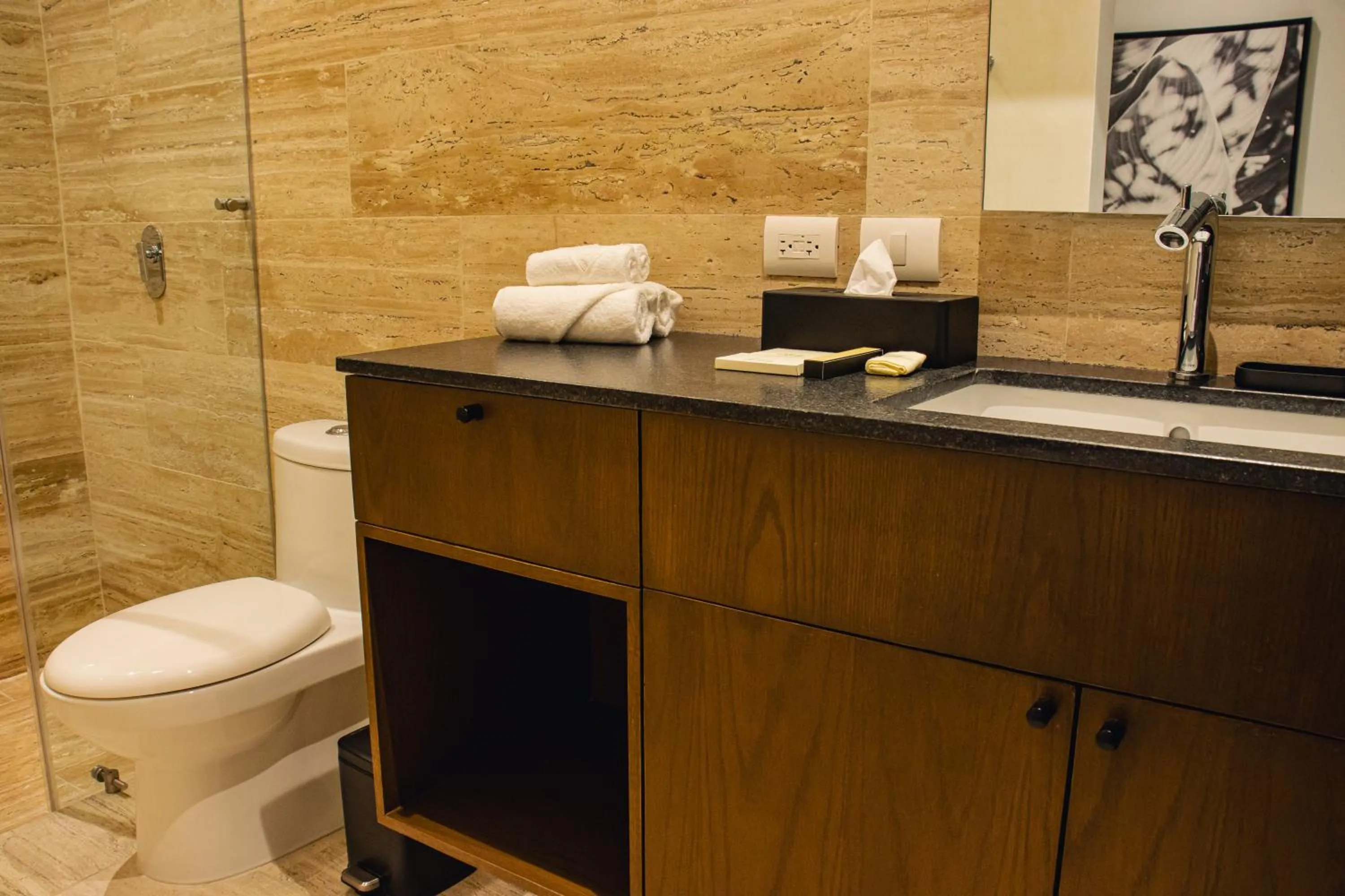 Bathroom in Casa Continental Hotel Boutique & Suites - Adults Only