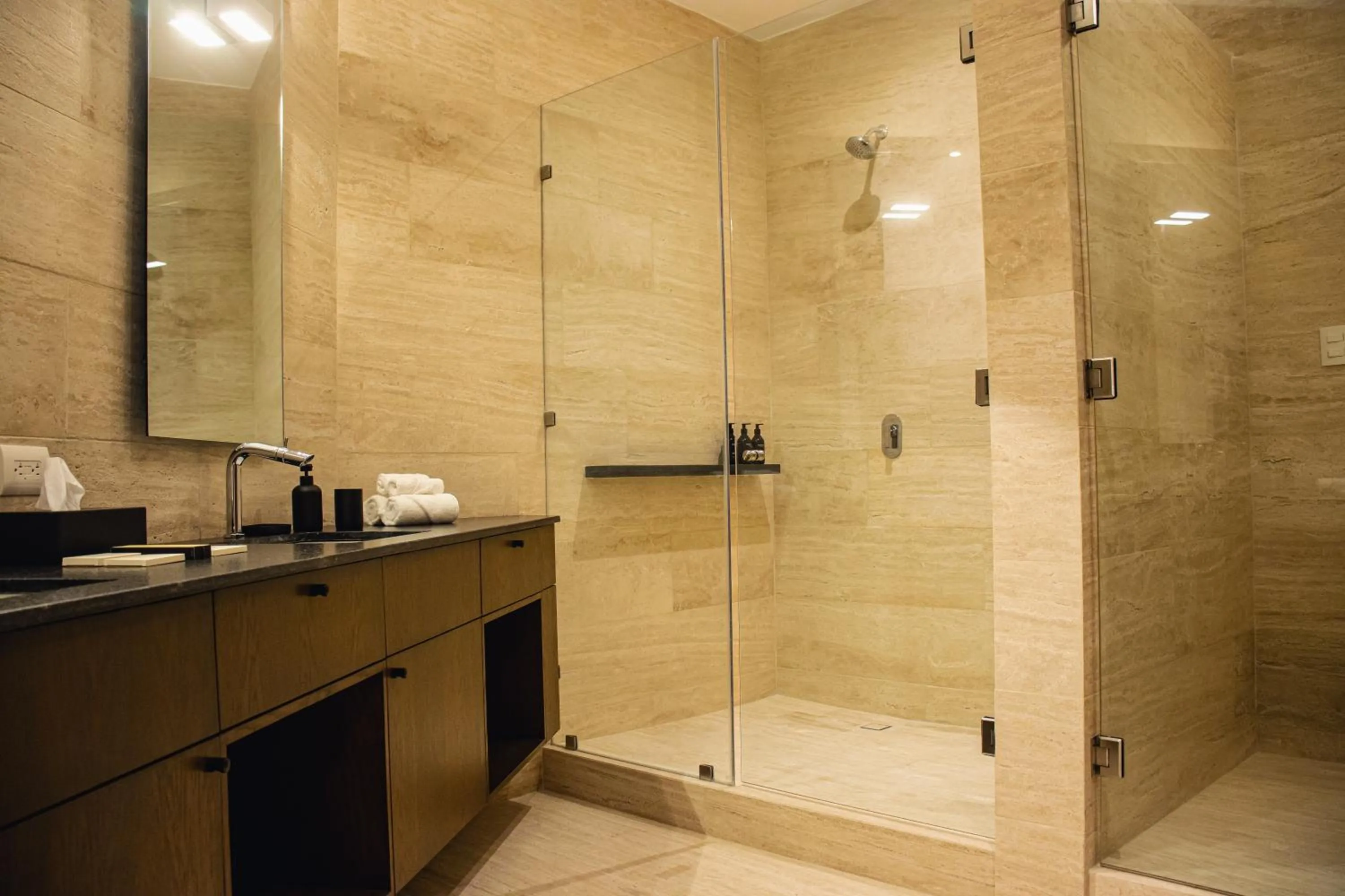 Shower in Casa Continental Hotel Boutique & Suites - Adults Only