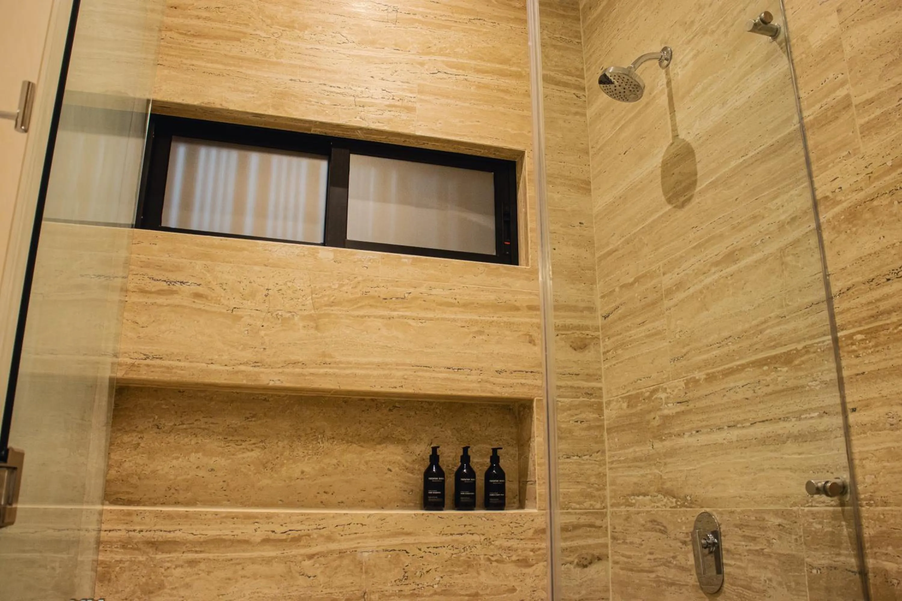 Shower in Casa Continental Hotel Boutique & Suites - Adults Only