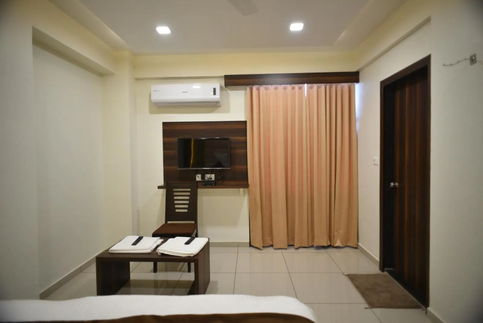 Bed in Hotel Royal Residency