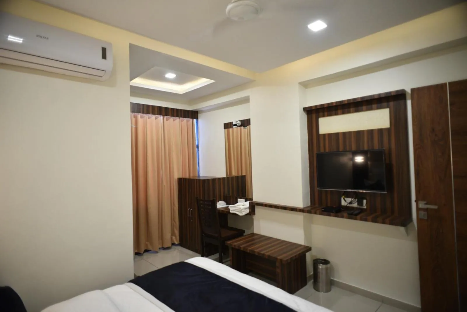 TV and multimedia, Bed in Hotel Royal Residency