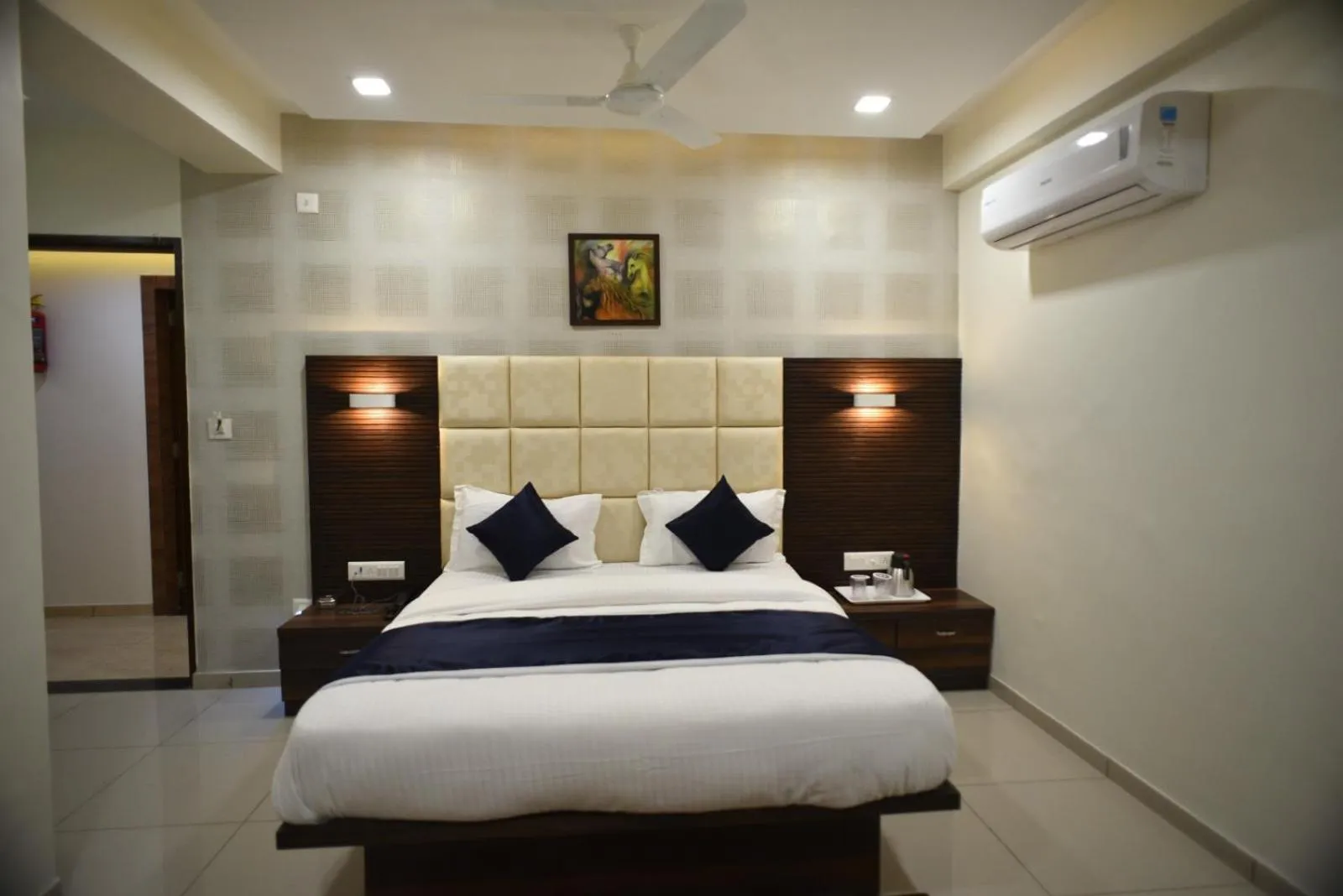 Bed in Hotel Royal Residency