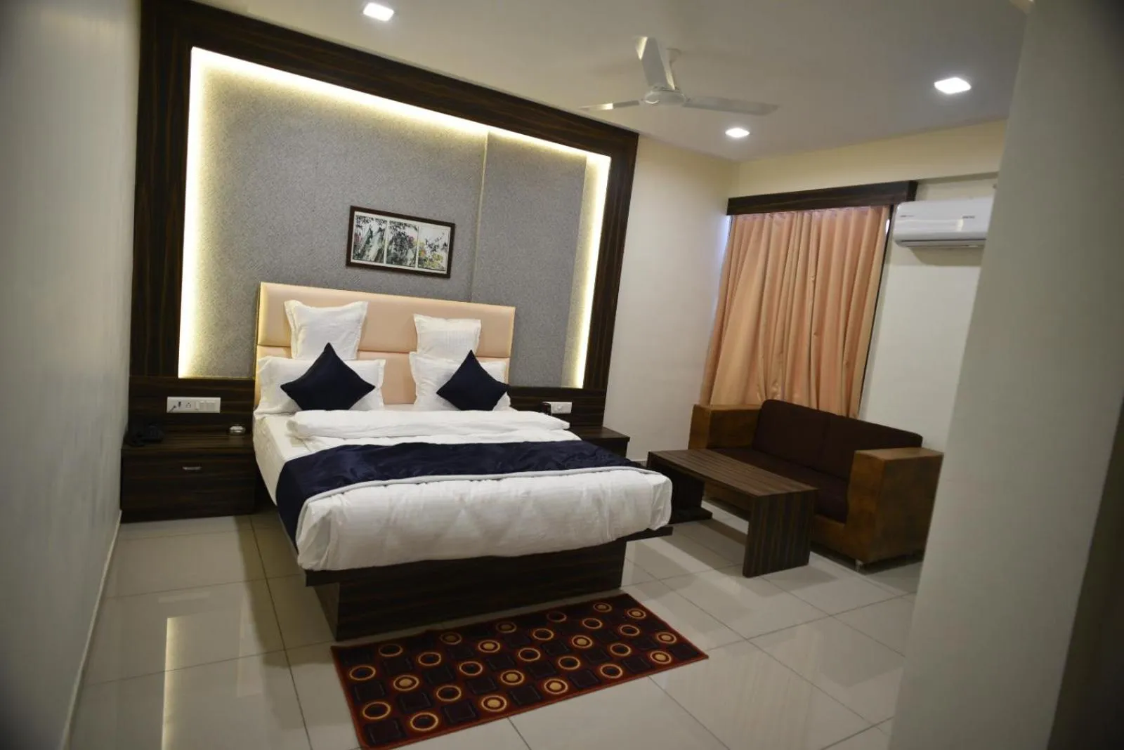 Bedroom, Bed in Hotel Royal Residency