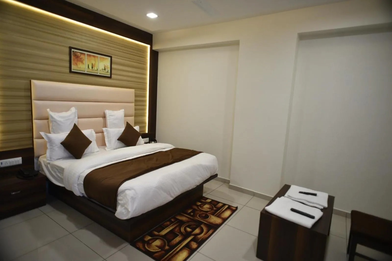 Bed in Hotel Royal Residency
