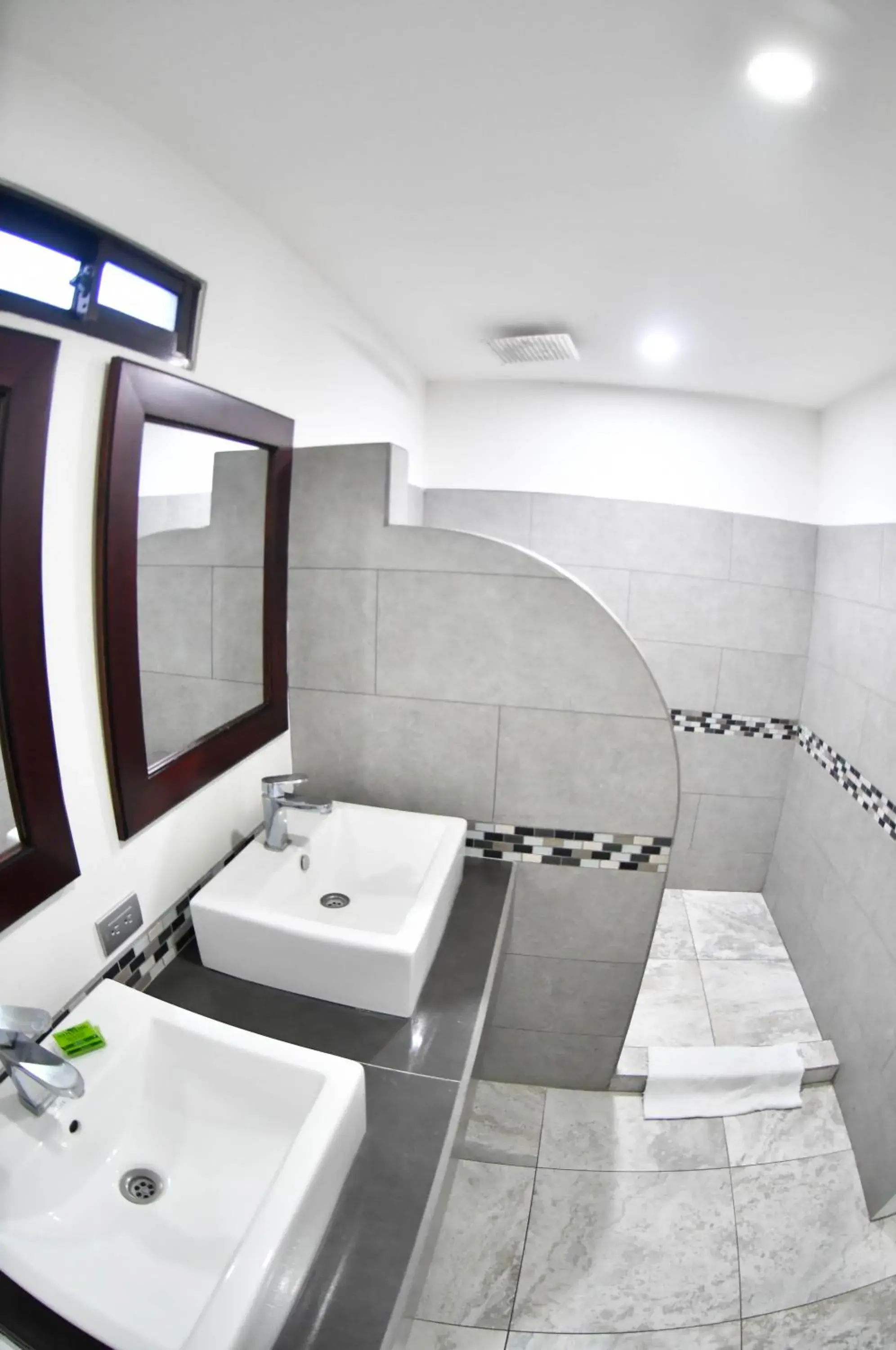 Superior Deluxe Double or Twin Room in Republik Hotel & Steak House Superior Deluxe Double or Twin Room in Republik Hotel & Steak House