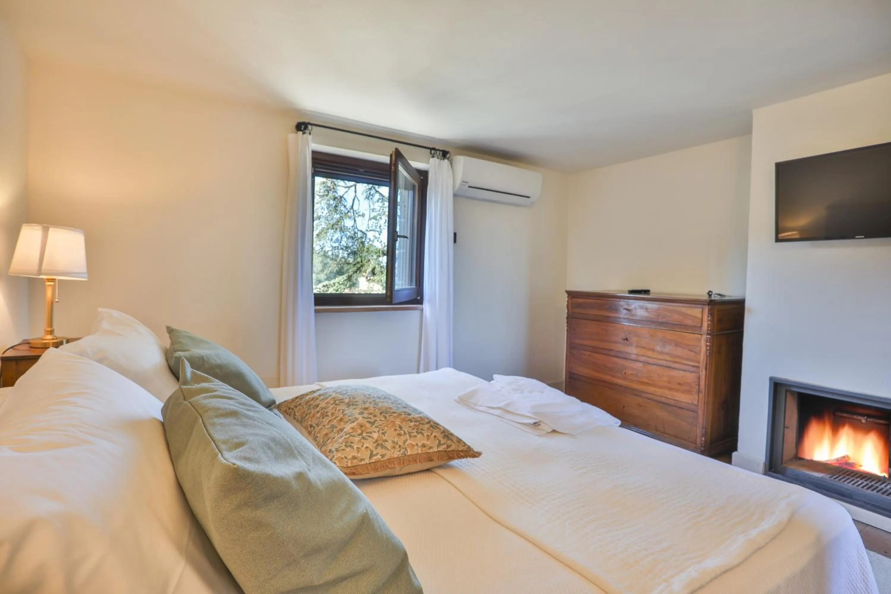Family Room with Garden View in Pietra Campana Italian Villa Orvieto