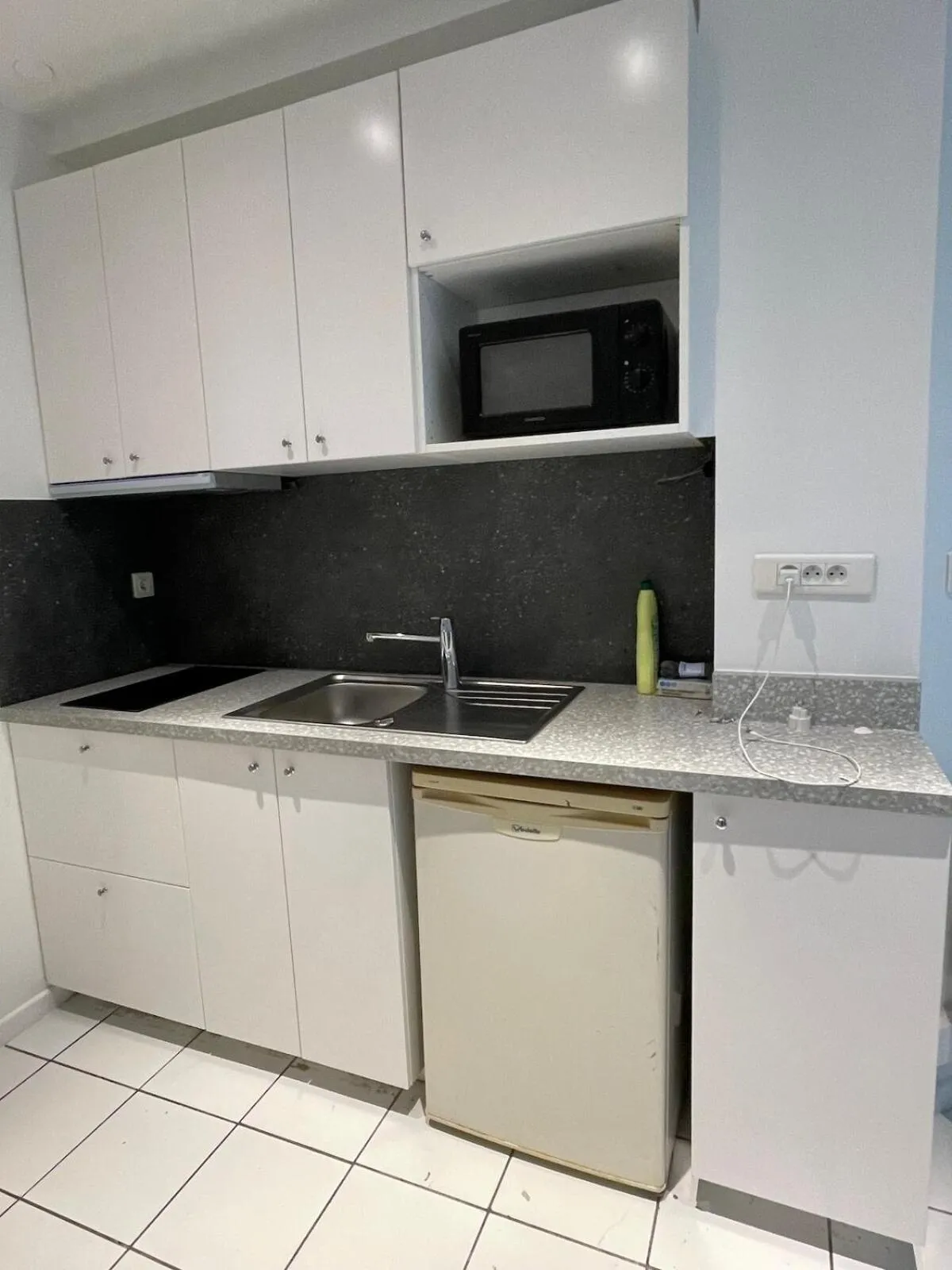 Kitchen or kitchenette in T2 proche Paris - stade de France - métro 13 - RDC