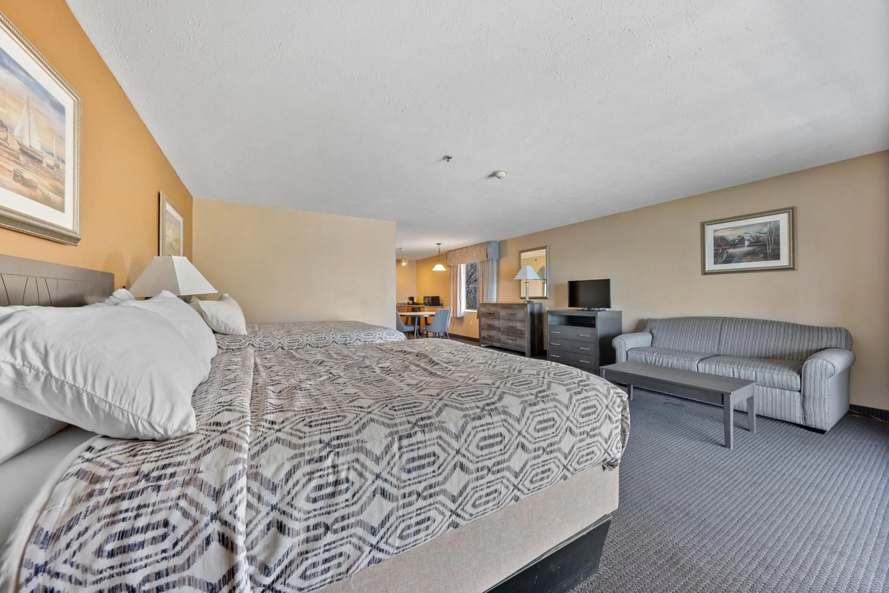Property building, Bed in Bayshore Resort At Put-In-Bay