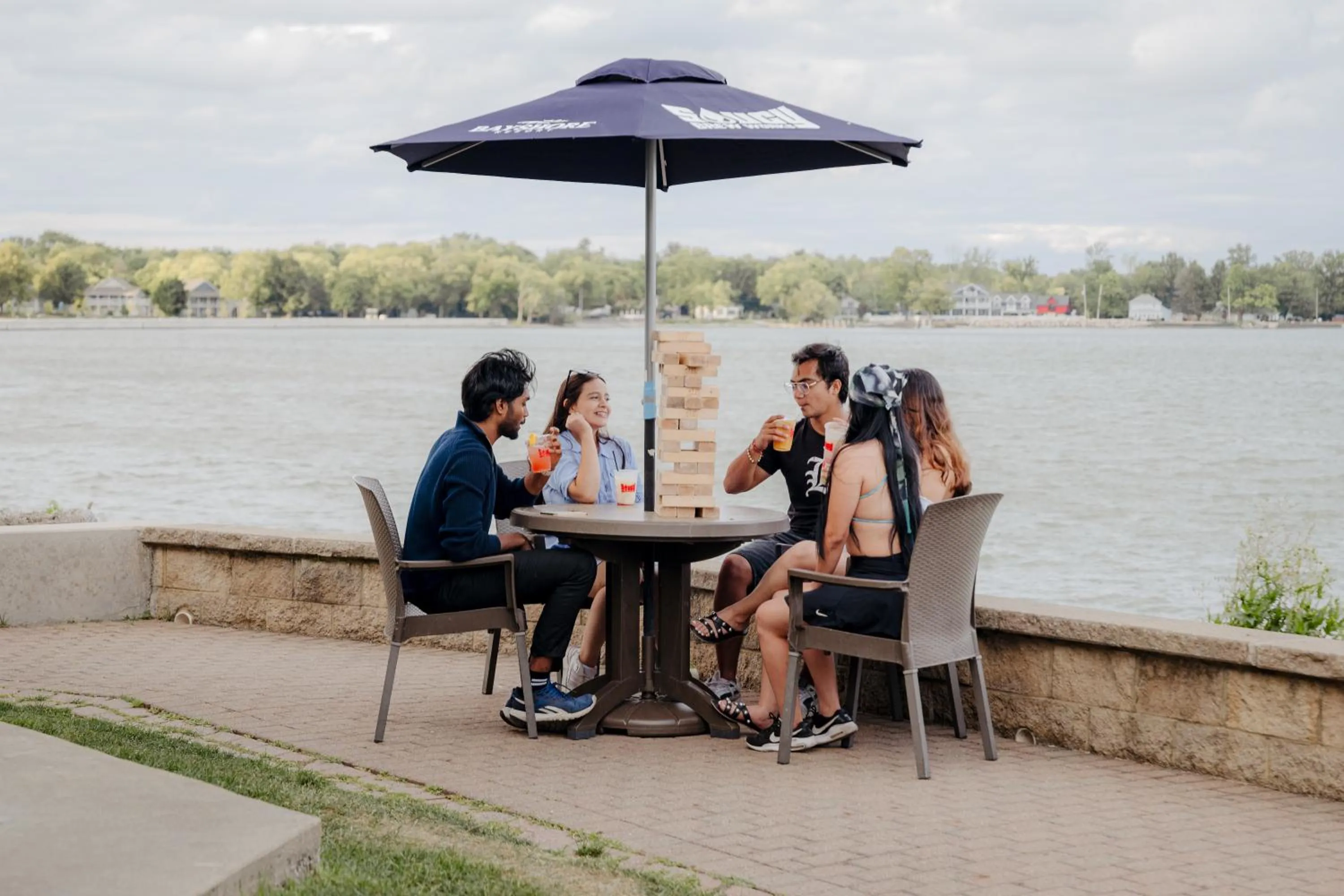 Lounge or bar in Bayshore Resort At Put-In-Bay