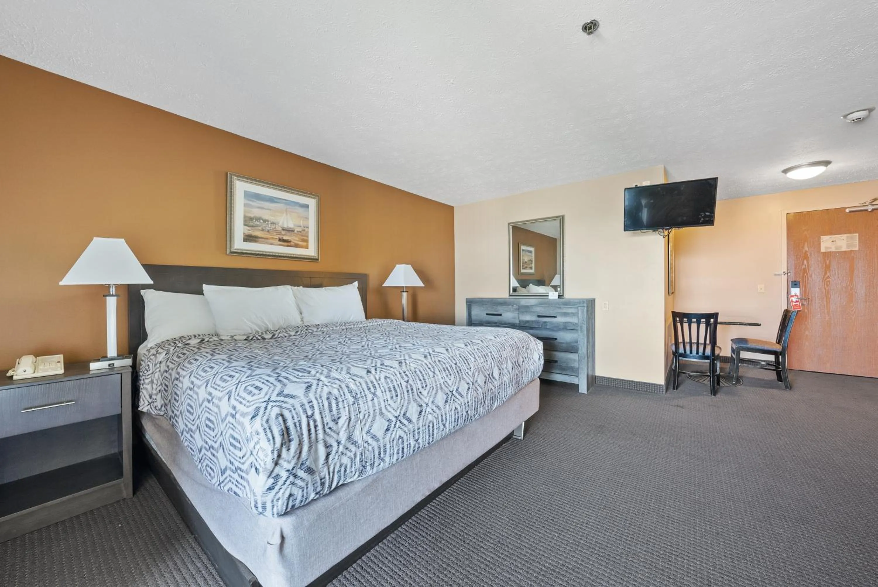Property building, Bed in Bayshore Resort At Put-In-Bay
