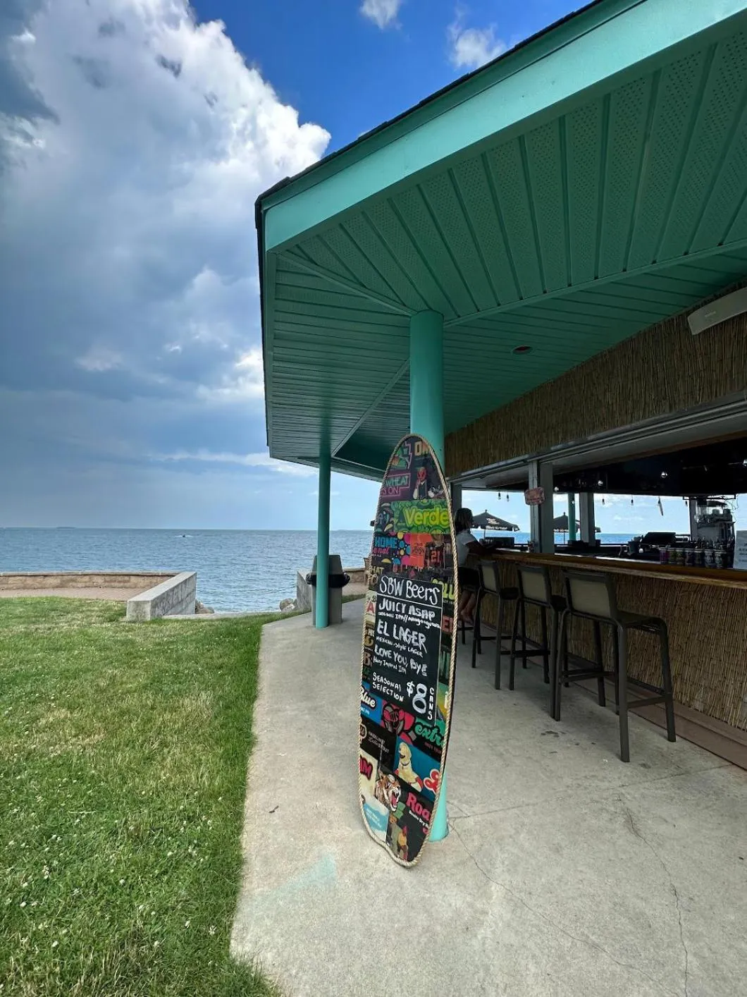 Lounge or bar in Bayshore Resort At Put-In-Bay