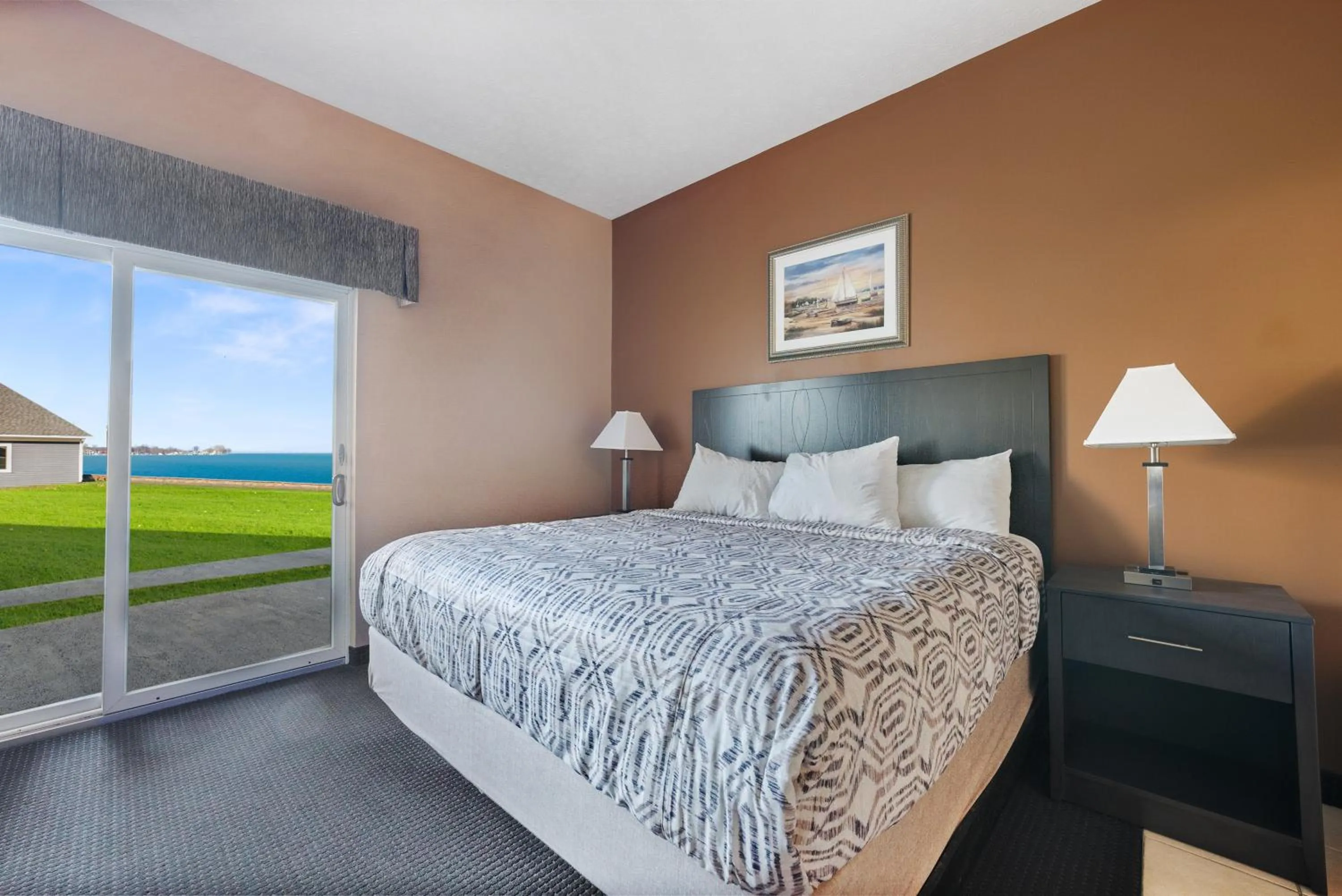 Property building, Bed in Bayshore Resort At Put-In-Bay