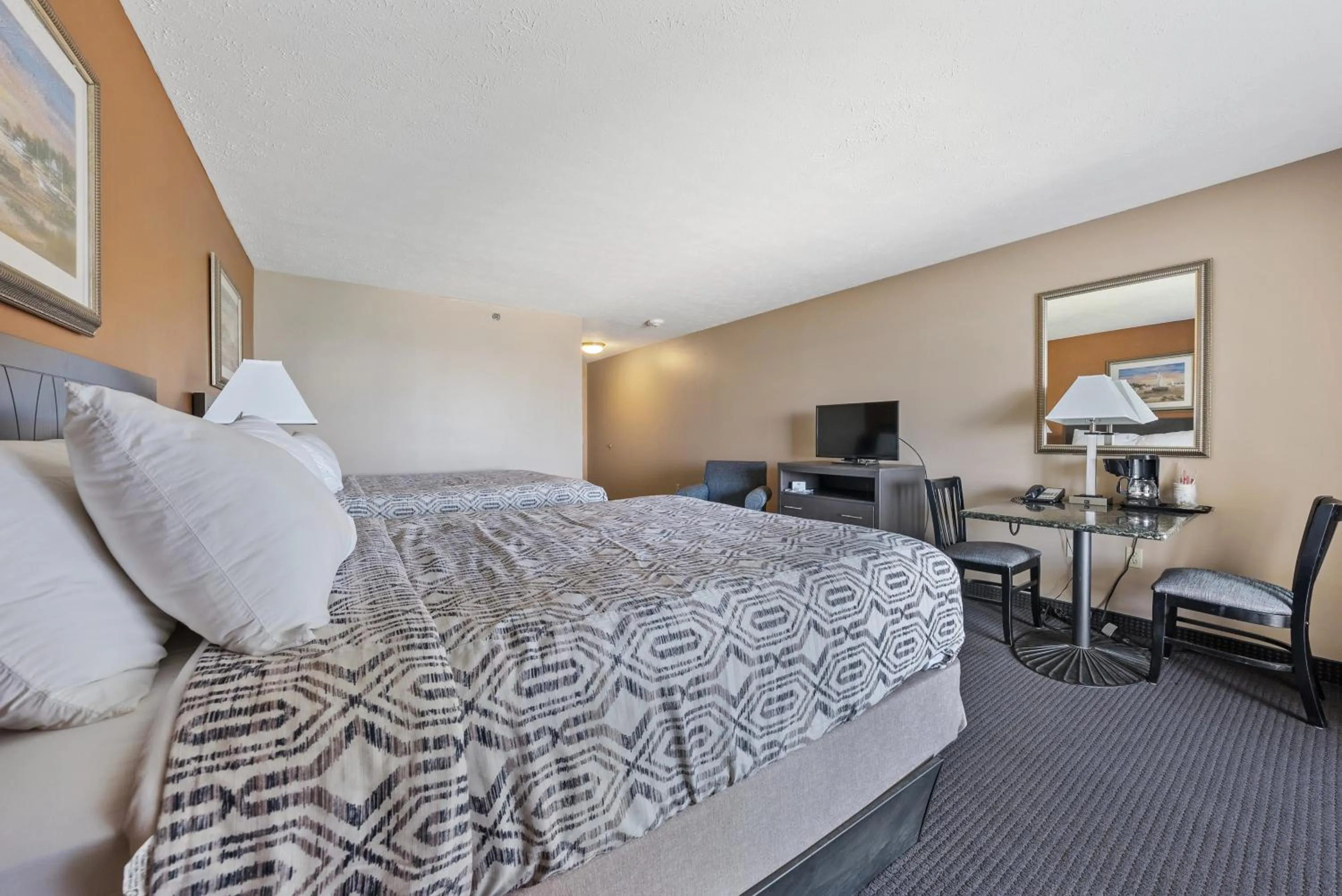Property building, Bed in Bayshore Resort At Put-In-Bay