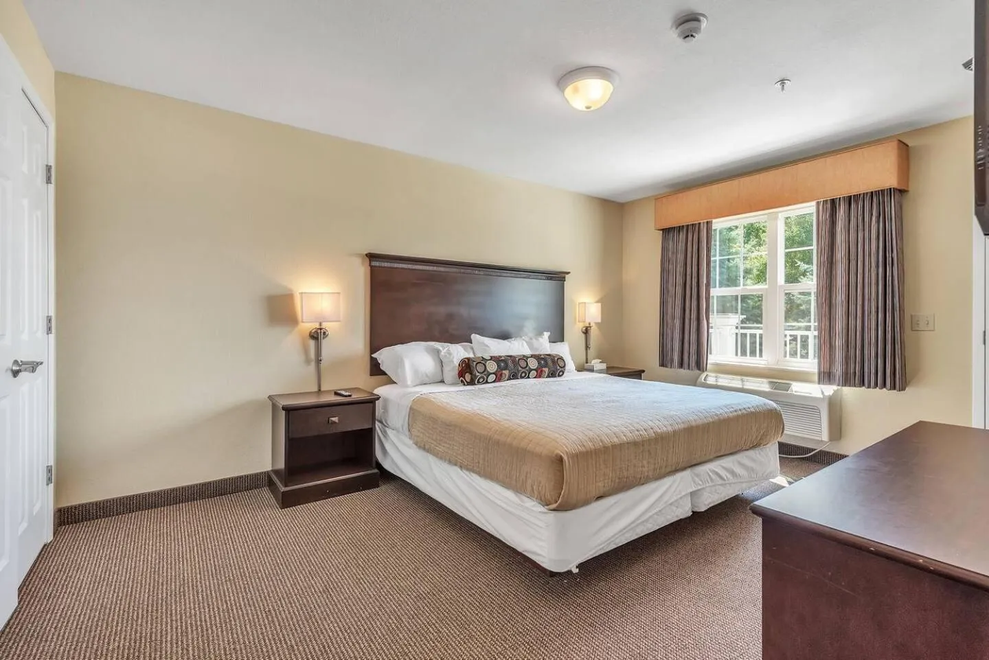 Bed in Kelleys Island Venture Resort