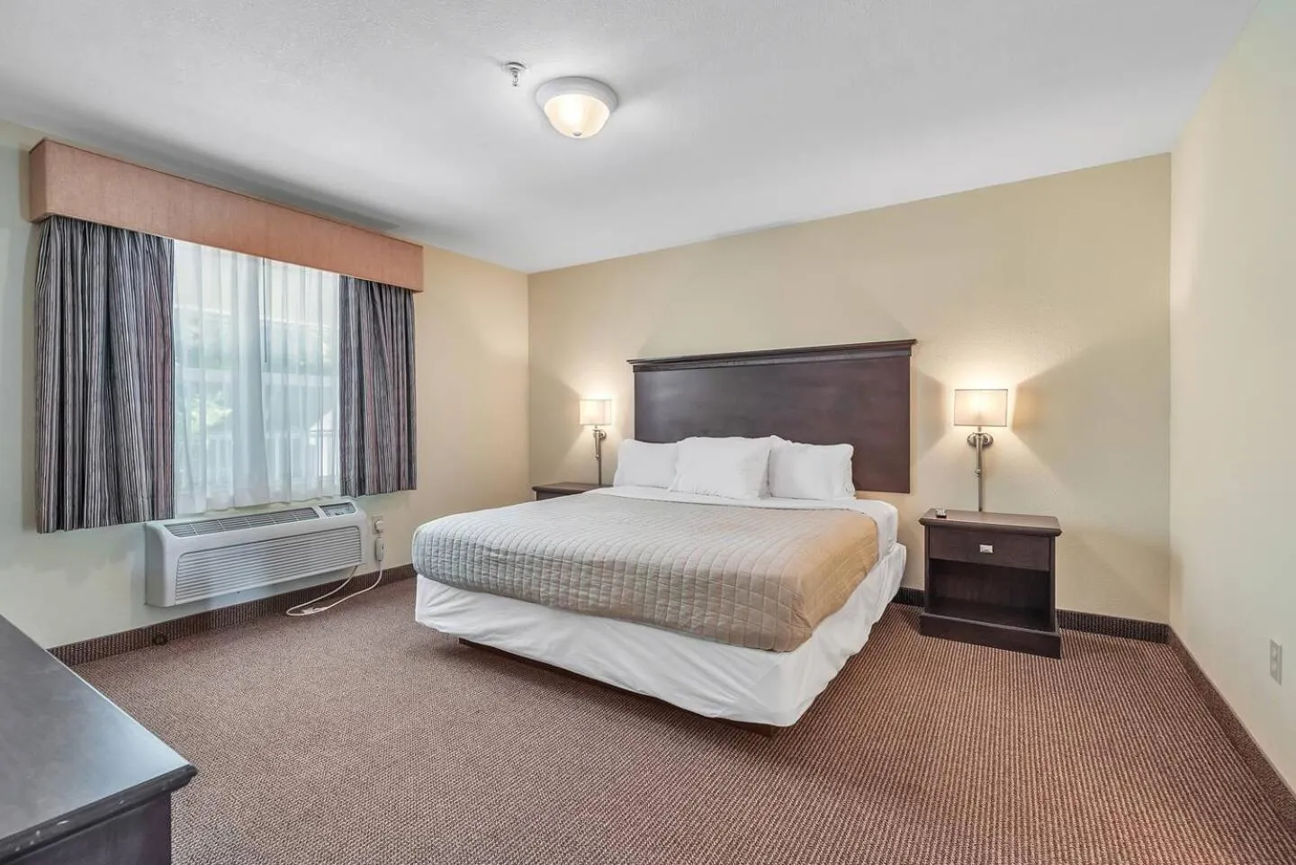 Bed in Kelleys Island Venture Resort