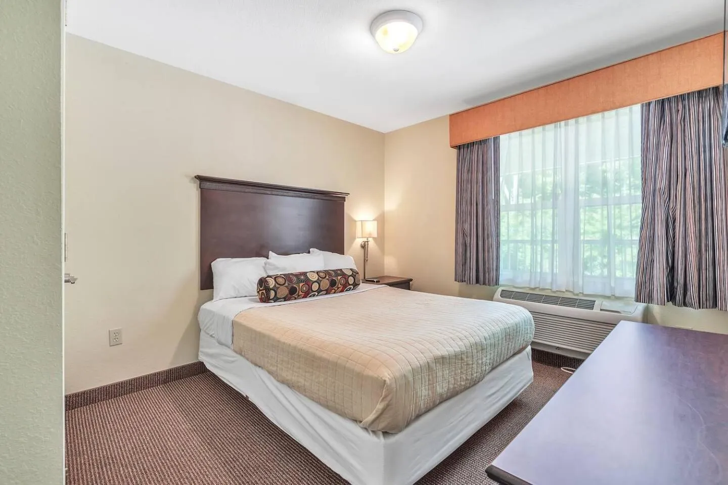 Bed in Kelleys Island Venture Resort